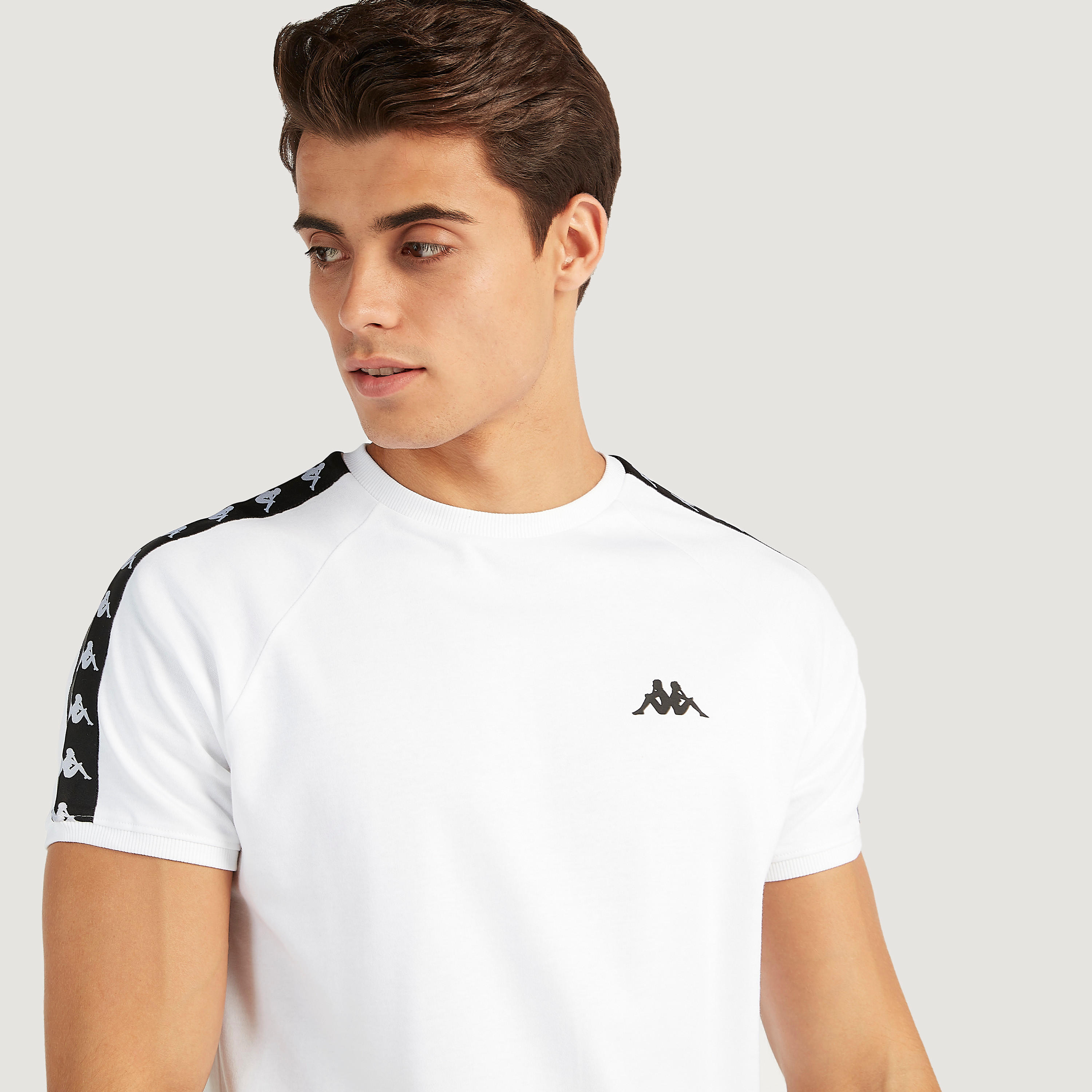 تيشيرت بطبعات وياقة ضيّقة وأكمام قصيرة من كابا-men-clothing-sportswearandactivewear-tshirtsandpolos-image-3