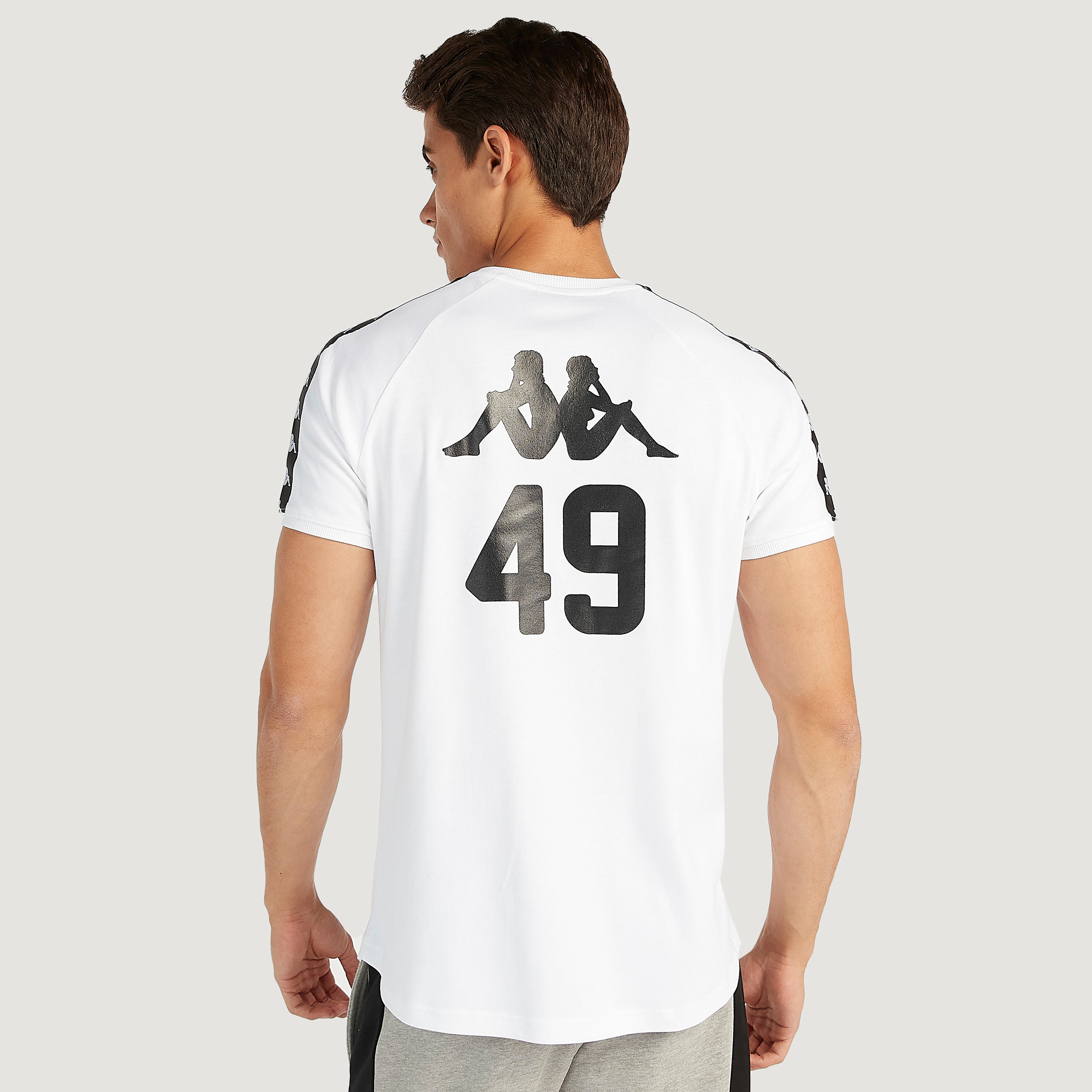 تيشيرت بطبعات وياقة ضيّقة وأكمام قصيرة من كابا-men-clothing-sportswearandactivewear-tshirtsandpolos-image-4