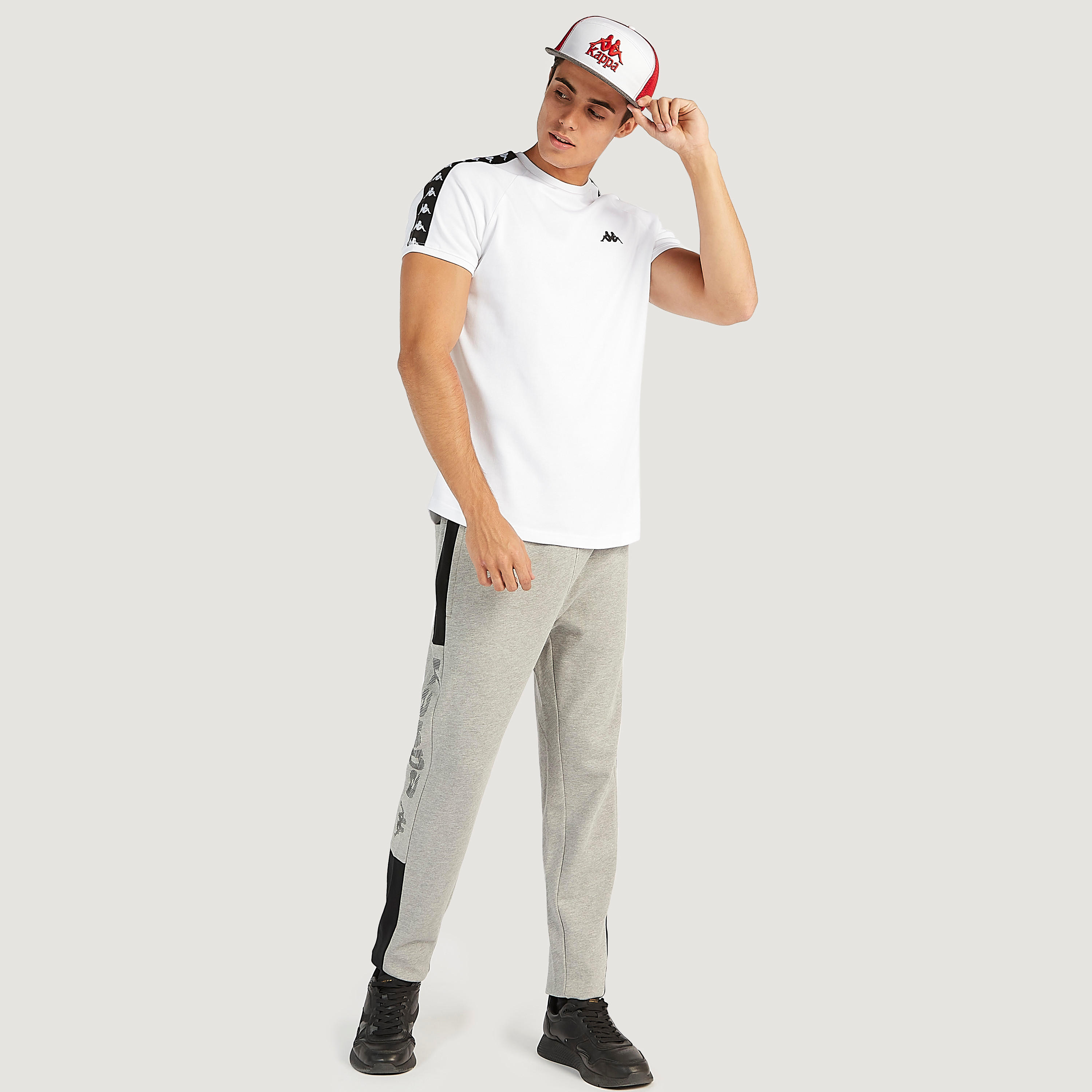 تيشيرت بطبعات وياقة ضيّقة وأكمام قصيرة من كابا-men-clothing-sportswearandactivewear-tshirtsandpolos-image-6