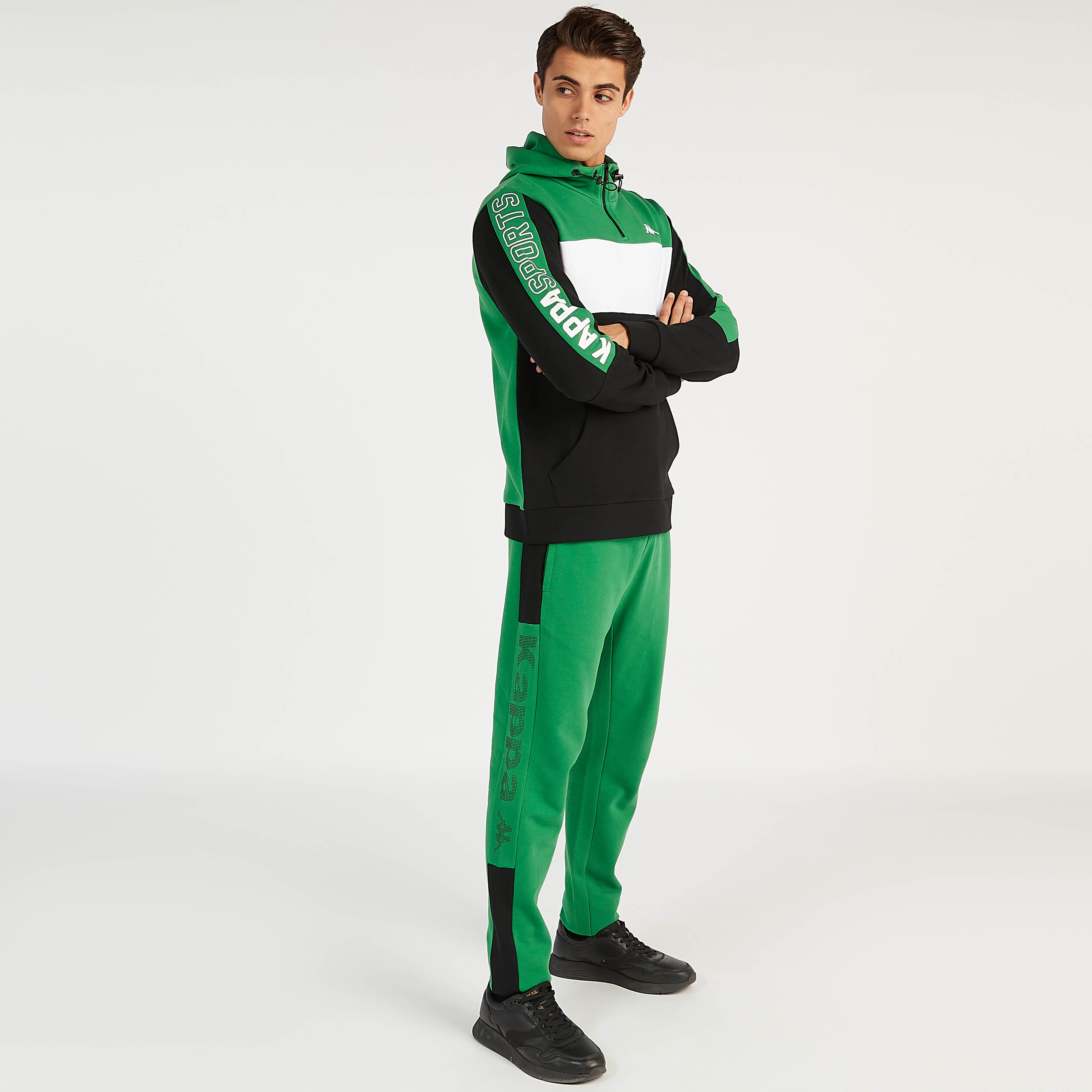 هودي بجيوب وسحّاب من كابا-men-winterwear-hoodiesandsweatshirts-image-1