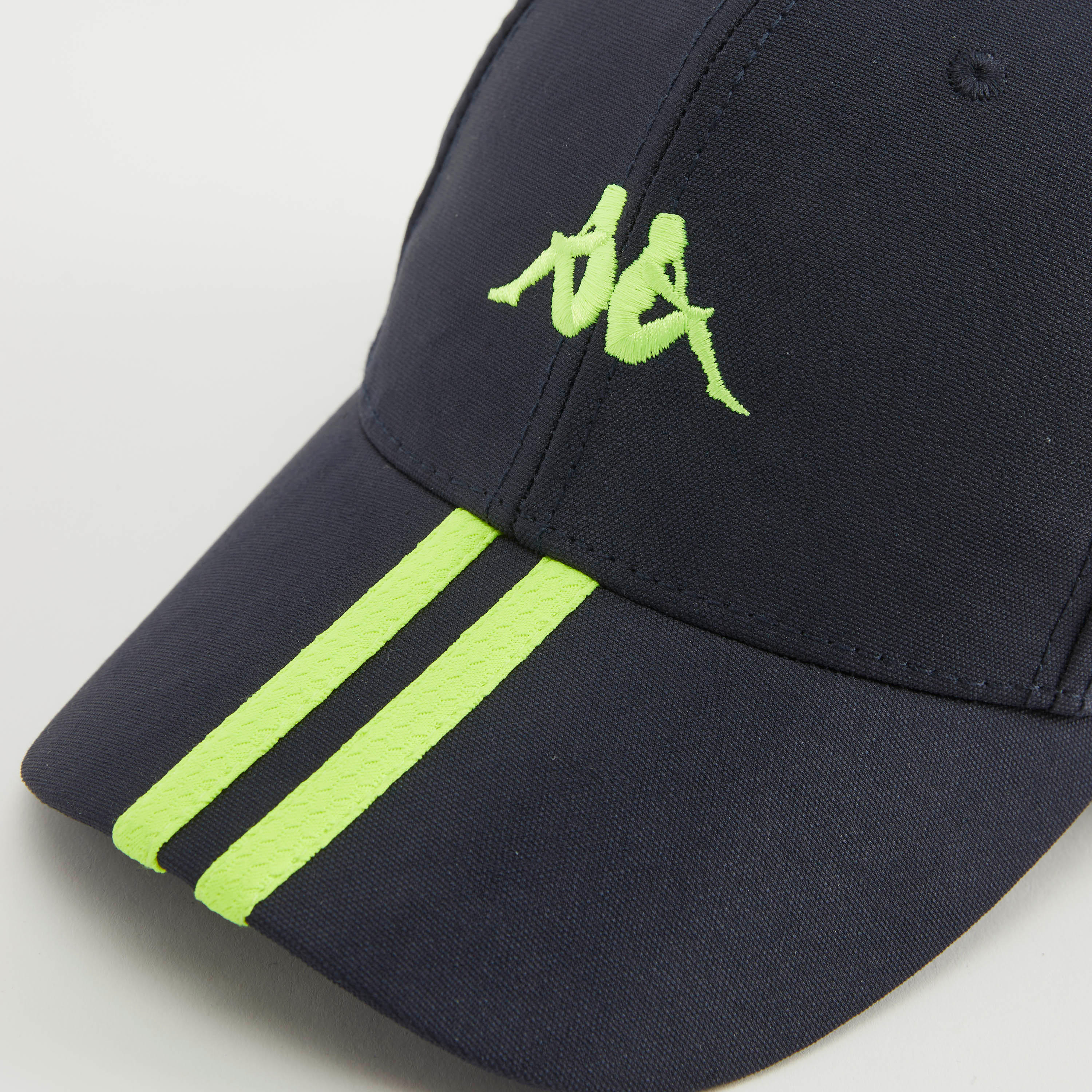 قبعة كاب مطرزة بقفل إغلاق من كابا-men-caps-image-4