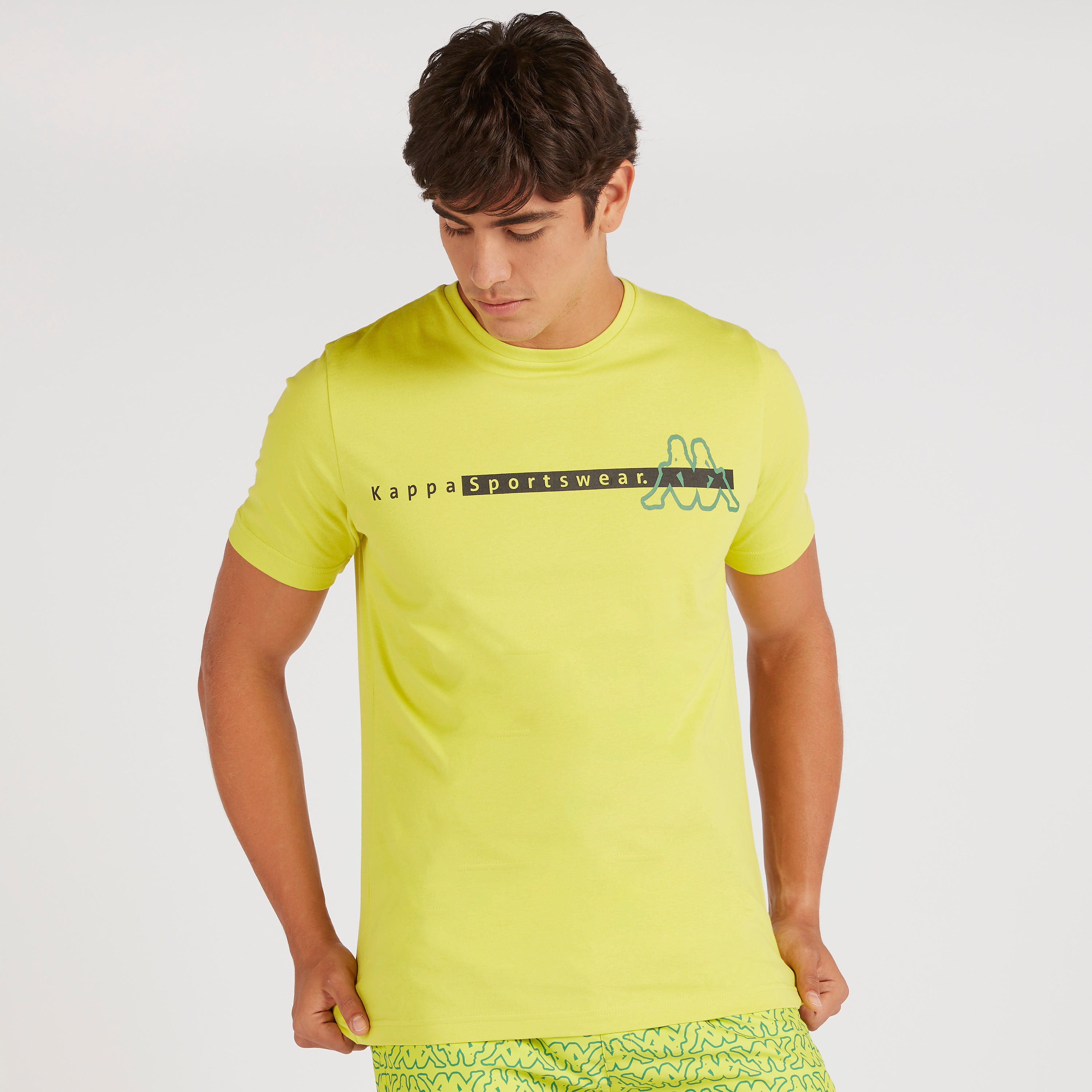 تيشيرت بطبعات وياقة ضيّقة وأكمام قصيرة من كابا-men-clothing-sportswearandactivewear-tshirtsandpolos-image-1