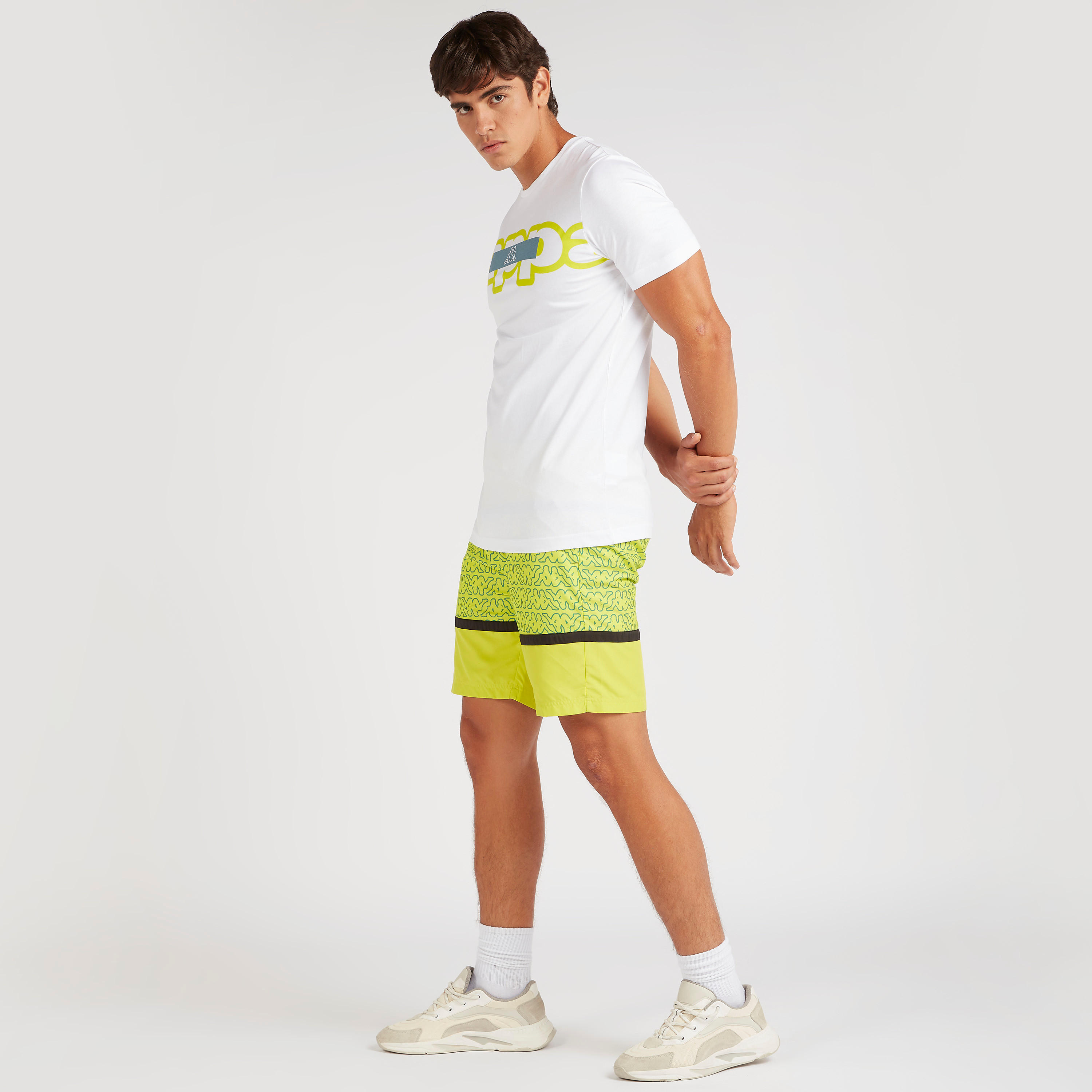تيشيرت بطبعات وياقة ضيّقة وأكمام قصيرة من كابا-men-clothing-sportswearandactivewear-tshirtsandpolos-image-2