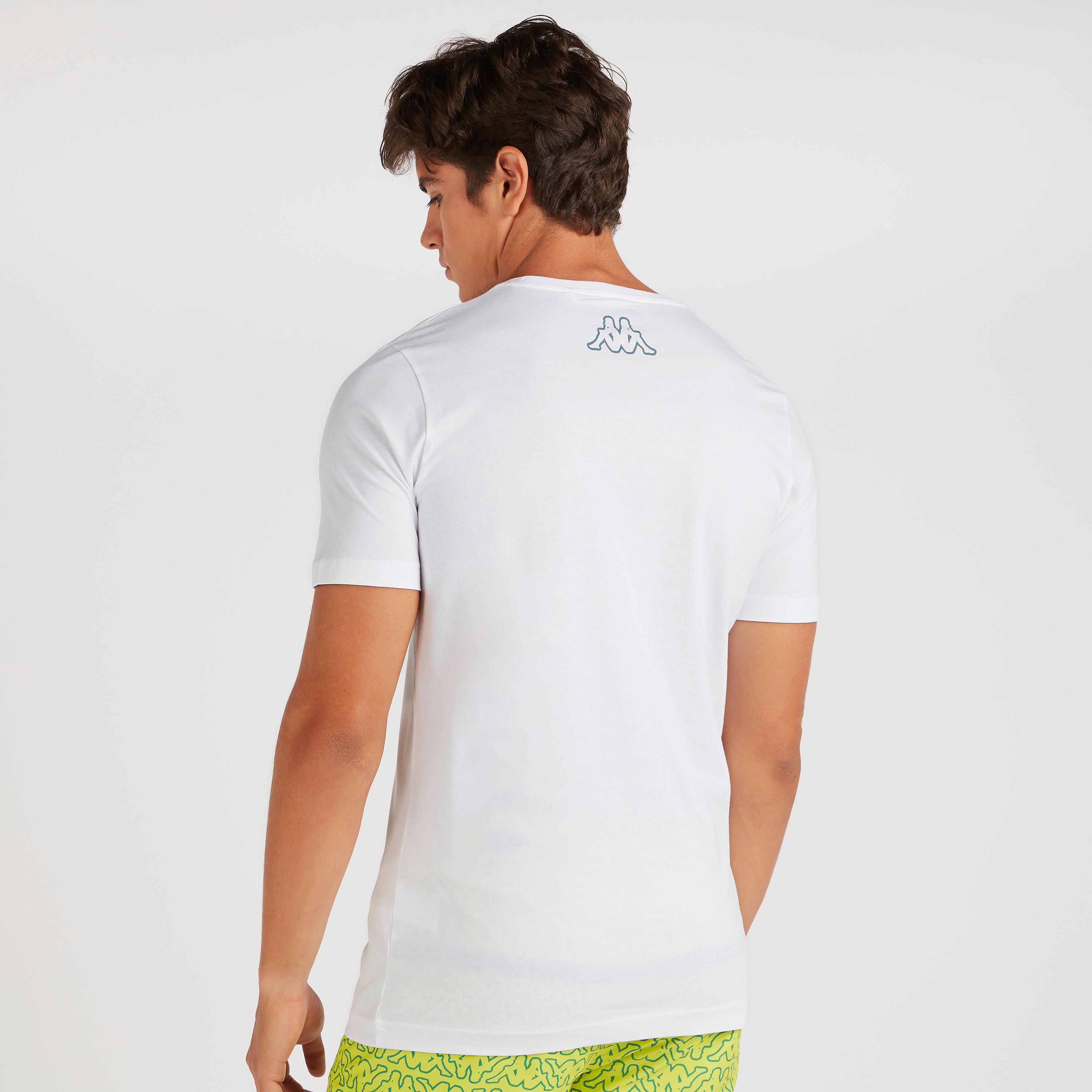 تيشيرت بطبعات وياقة ضيّقة وأكمام قصيرة من كابا-men-clothing-sportswearandactivewear-tshirtsandpolos-image-4