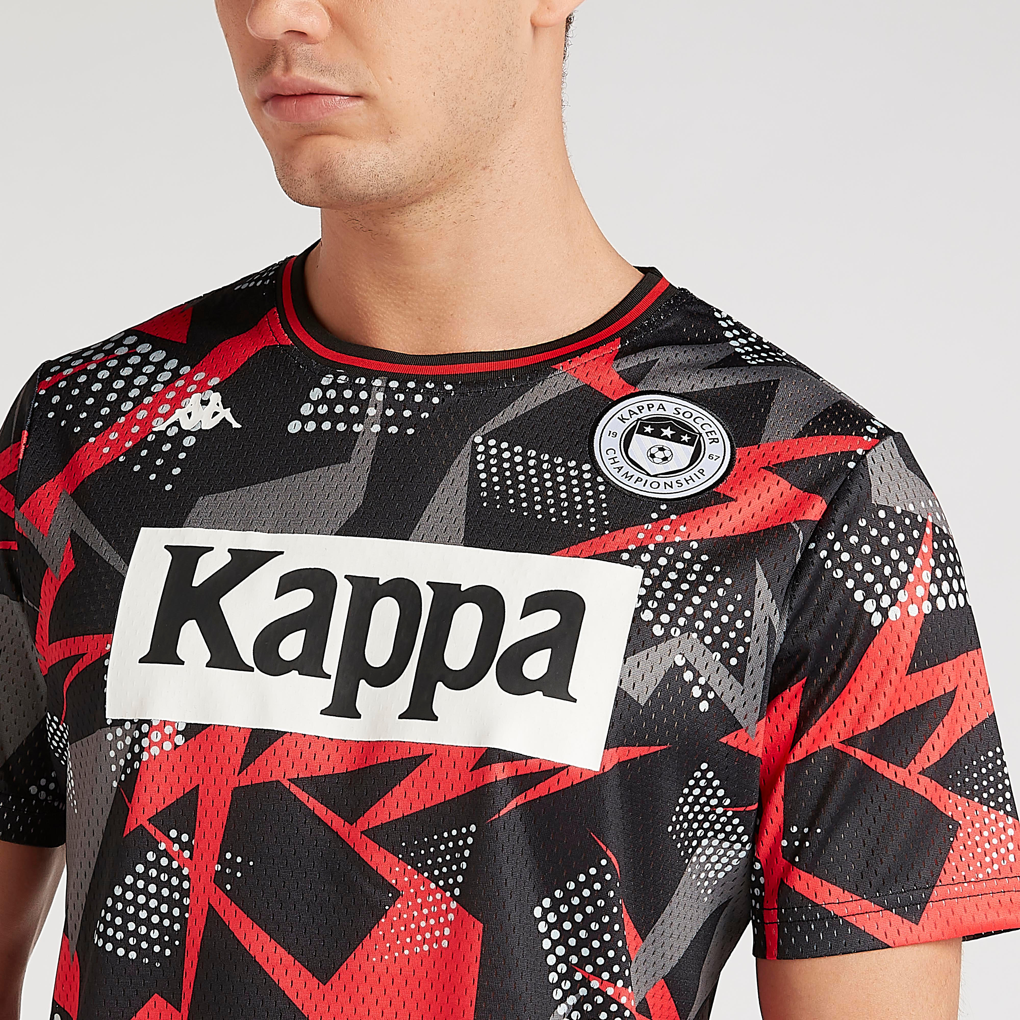 تيشيرت بياقة ضيّقة وأكمام قصيرة وطبعات من كابا-men-clothing-sportswearandactivewear-tshirtsandpolos-image-5
