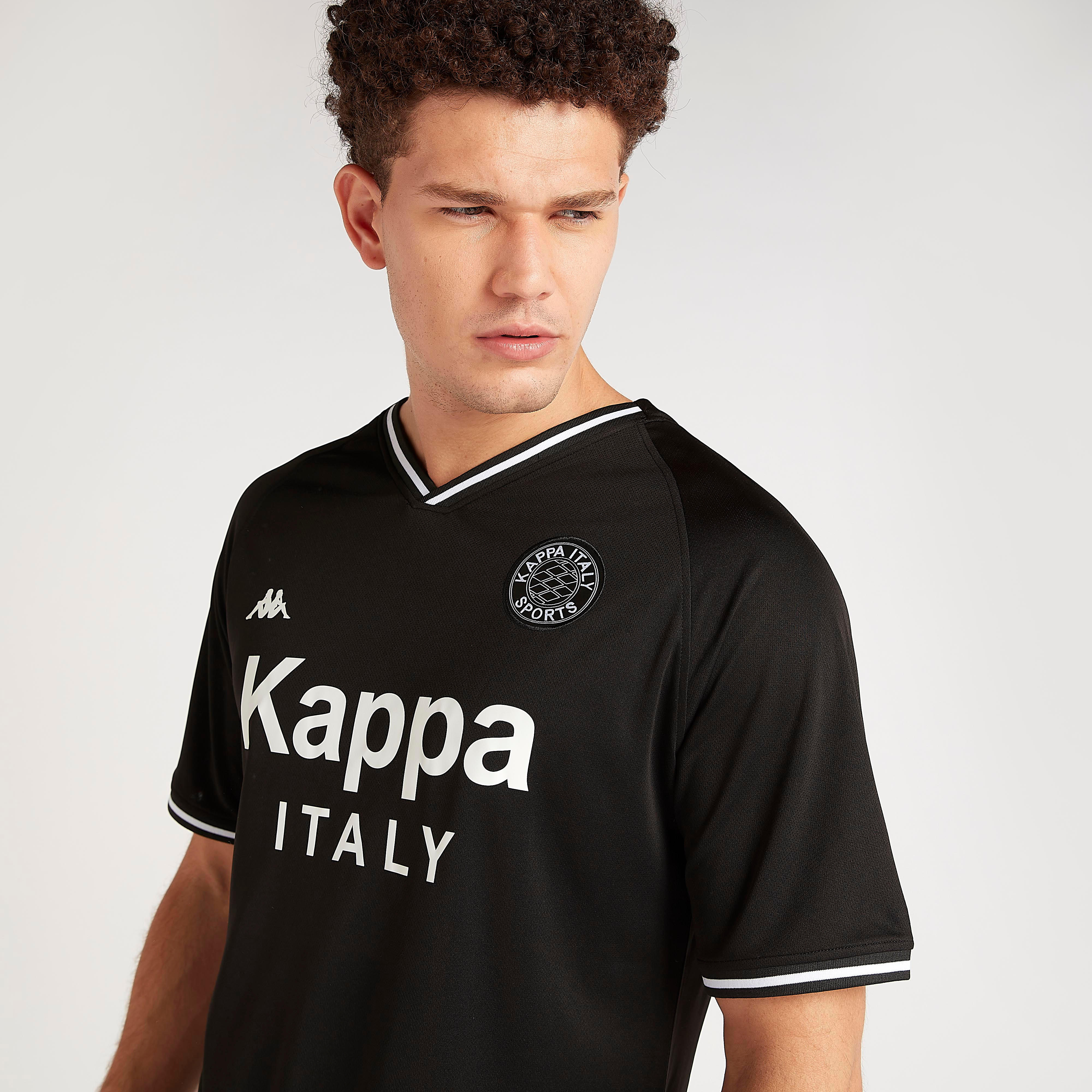 تيشيرت بياقة v وأكمام قصيرة وطبعات من كابا-men-clothing-sportswearandactivewear-tshirtsandpolos-image-3