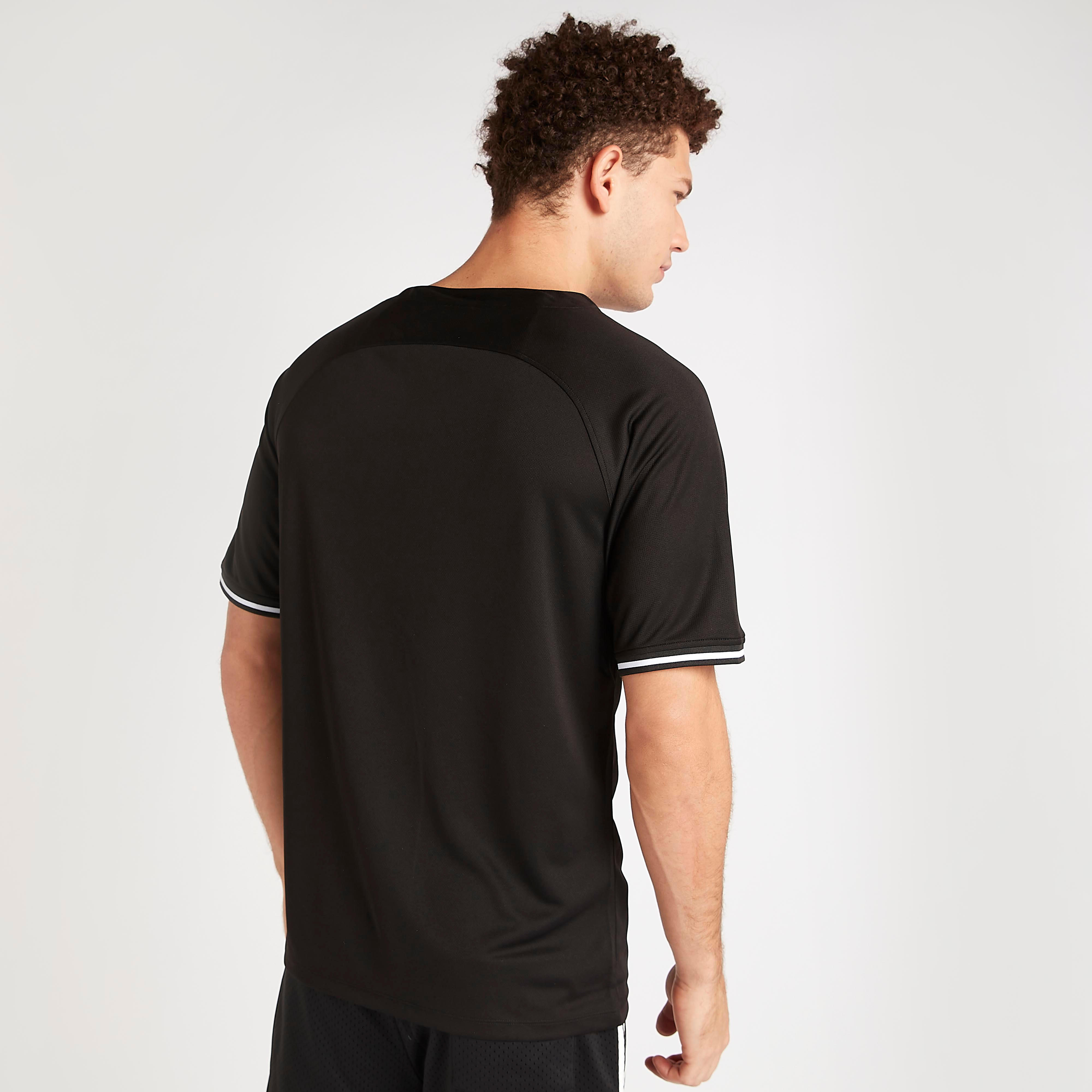 تيشيرت بياقة v وأكمام قصيرة وطبعات من كابا-men-clothing-sportswearandactivewear-tshirtsandpolos-image-4