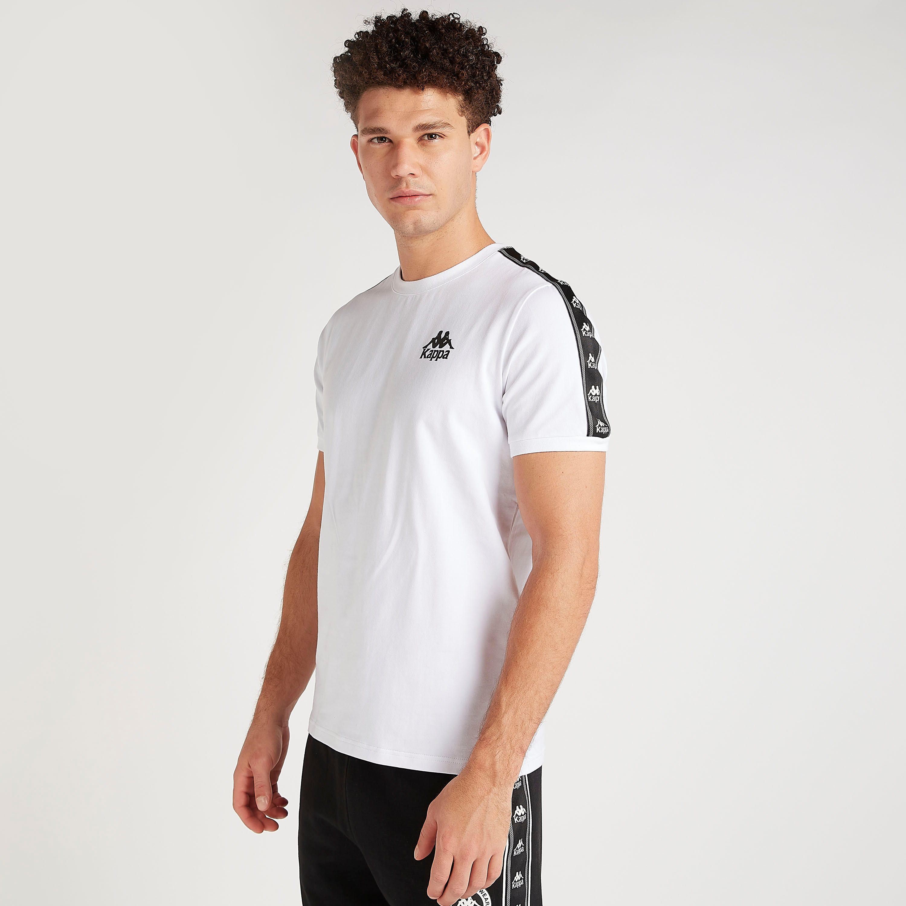 تيشيرت بطبعات وياقة ضيّقة وأكمام قصيرة من كابا-men-clothing-sportswearandactivewear-tshirtsandpolos-image-5