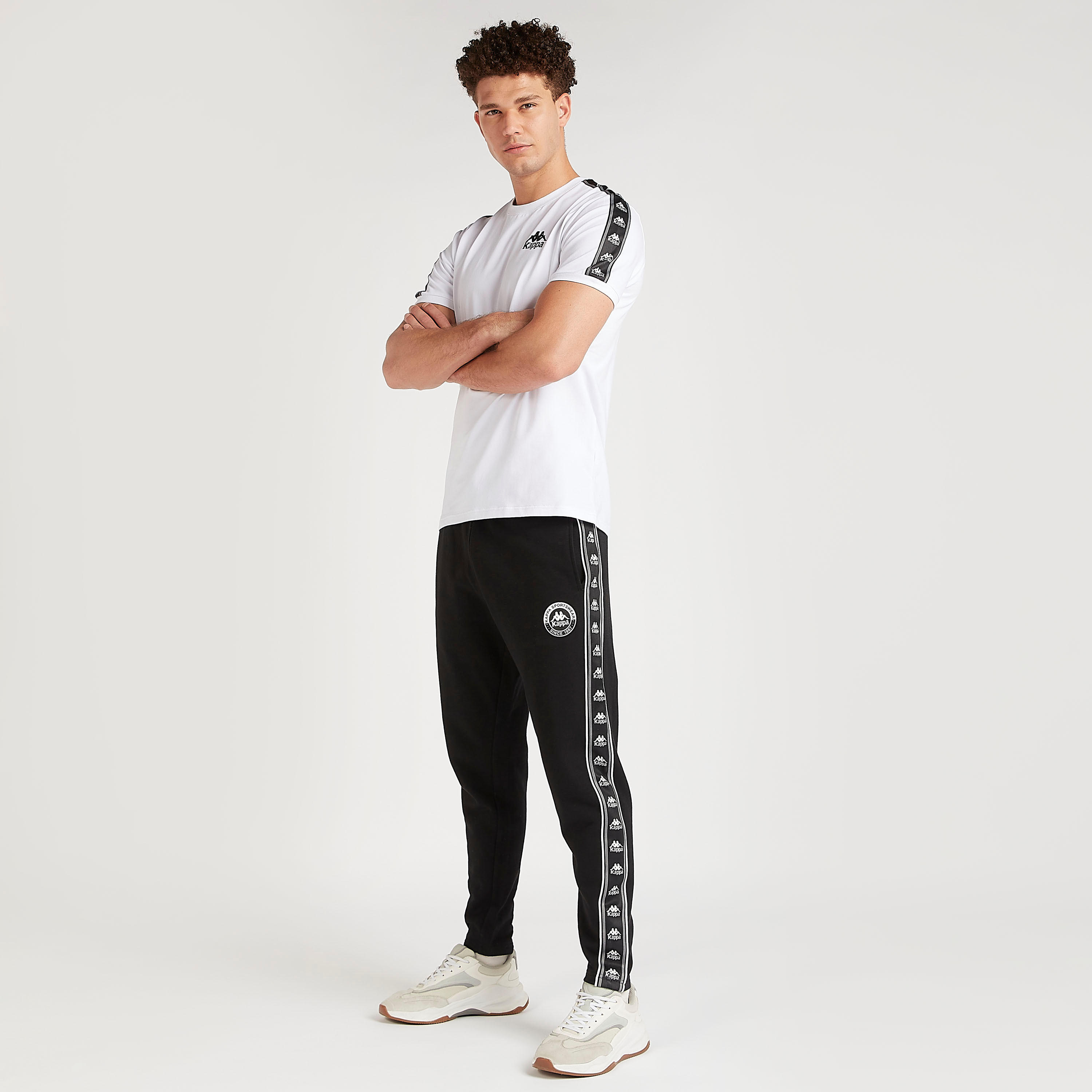 تيشيرت بطبعات وياقة ضيّقة وأكمام قصيرة من كابا-men-clothing-sportswearandactivewear-tshirtsandpolos-image-4