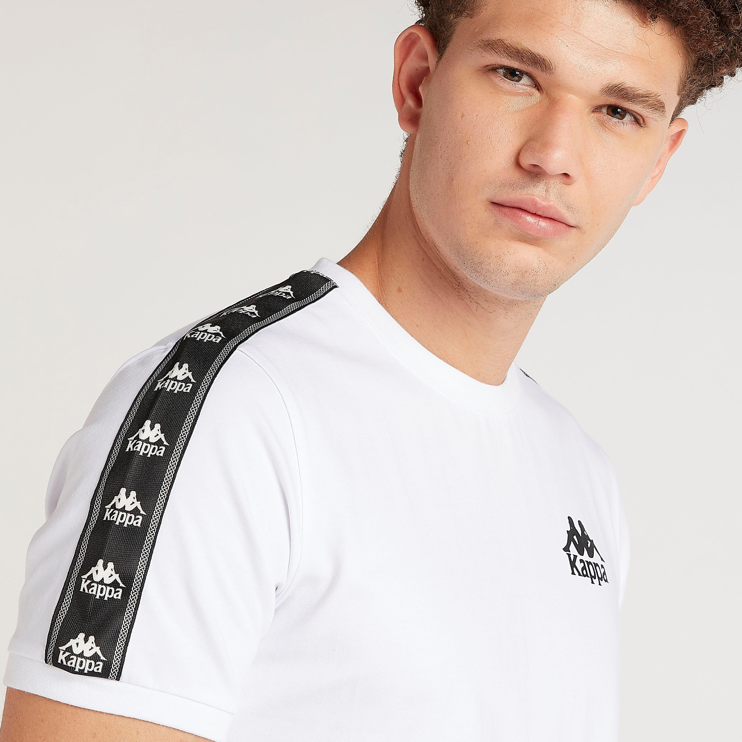تيشيرت بطبعات وياقة ضيّقة وأكمام قصيرة من كابا-men-clothing-sportswearandactivewear-tshirtsandpolos-image-3