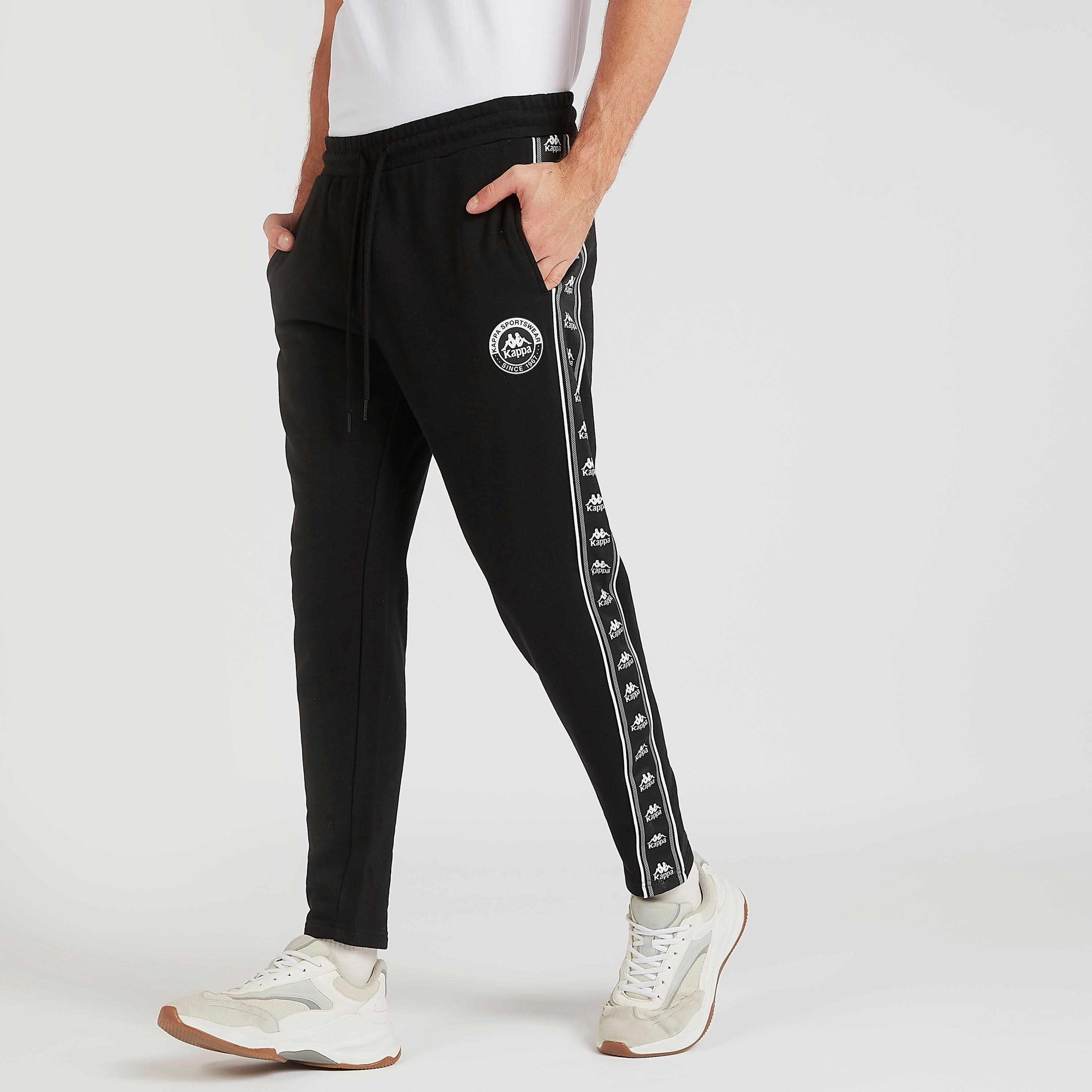 بنطلون رياضي سادة برباط إغلاق من كابا-men-clothing-sportswearandactivewear-tracksuits-image-1
