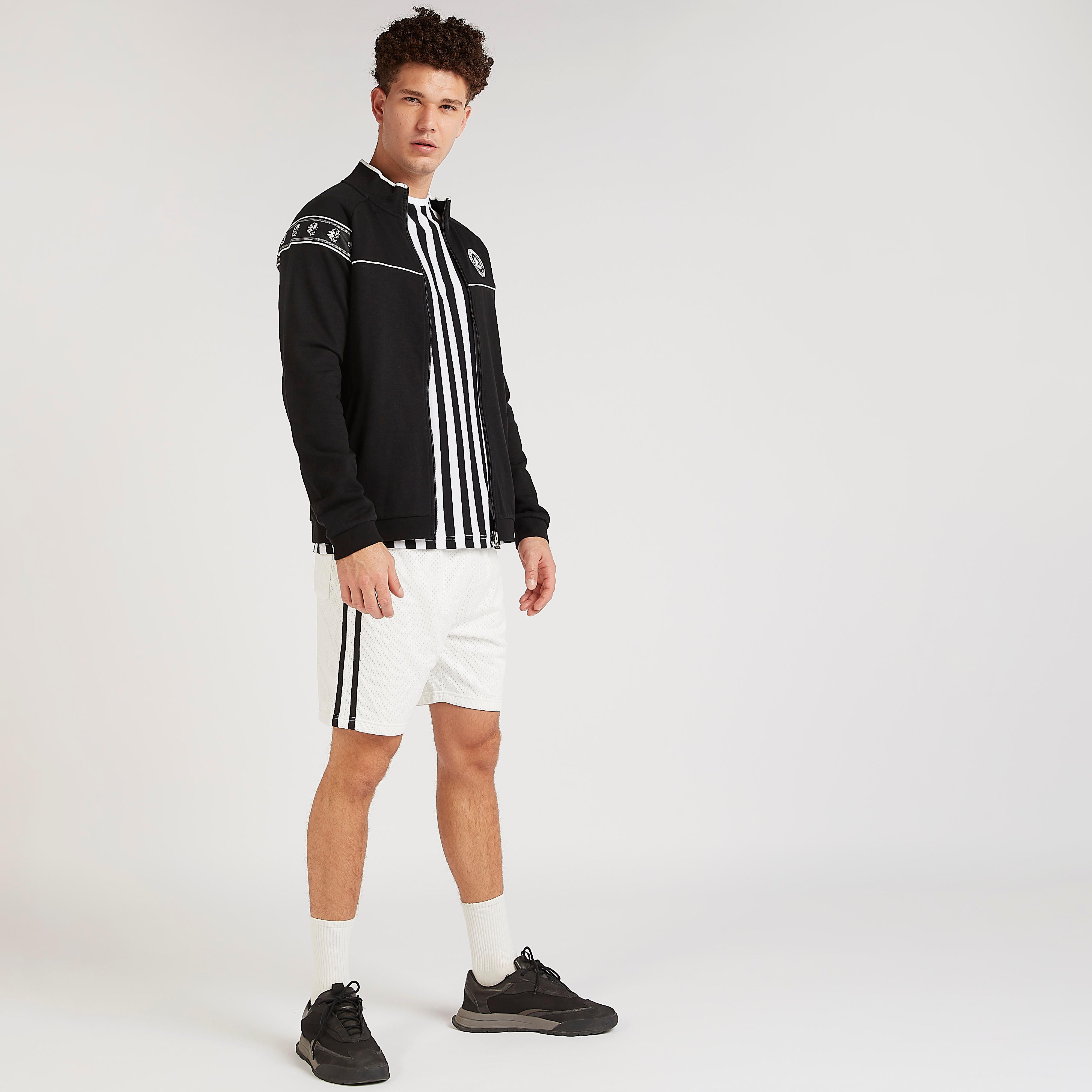 شورت بارز الملمس برباط إغلاق وجيوب من كابا-men-clothing-sportswearandactivewear-bottoms-image-4