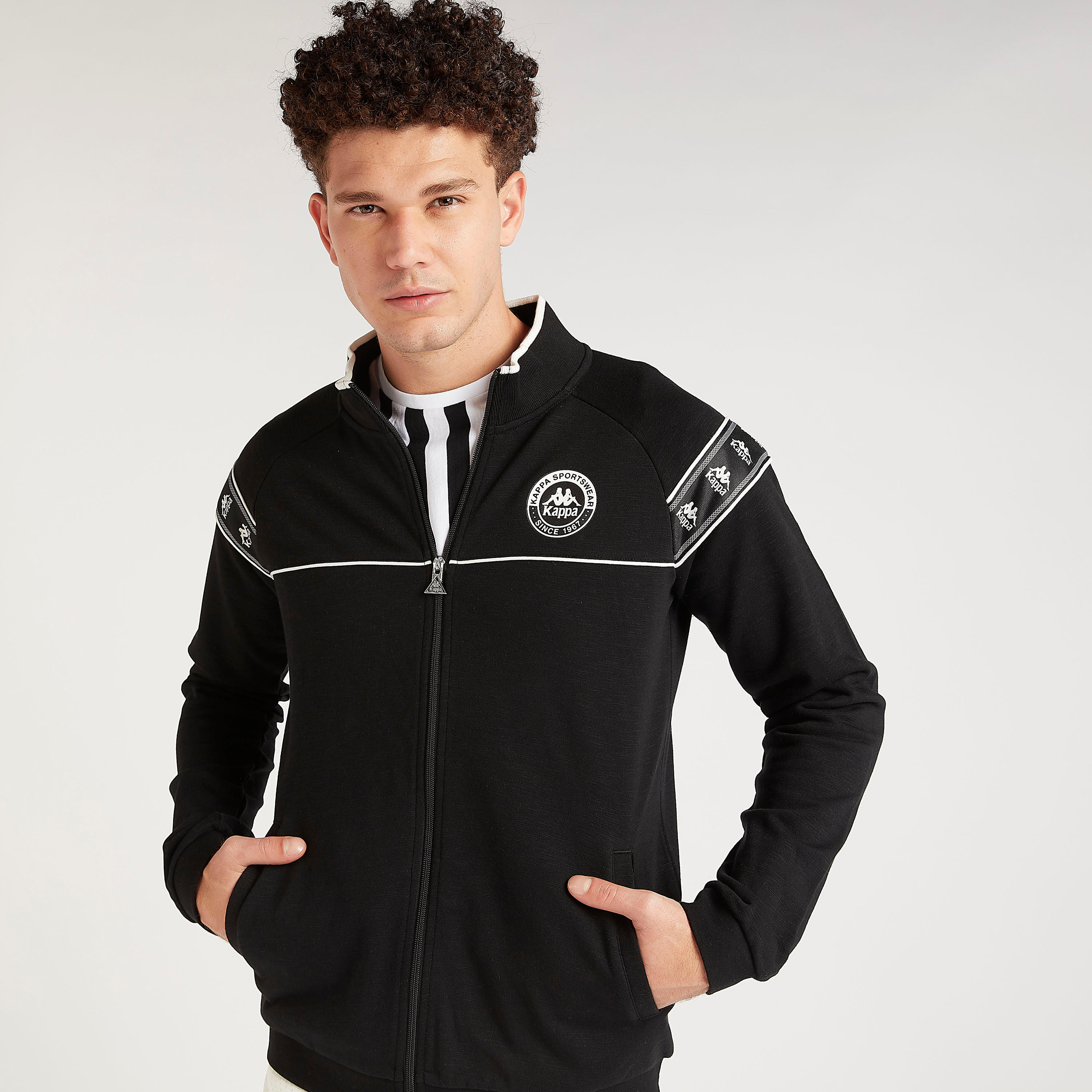 جاكيت بسحّاب وطبعات وأكمام طويلة من كابا-men-winterwear-hoodiesandsweatshirts-image-8