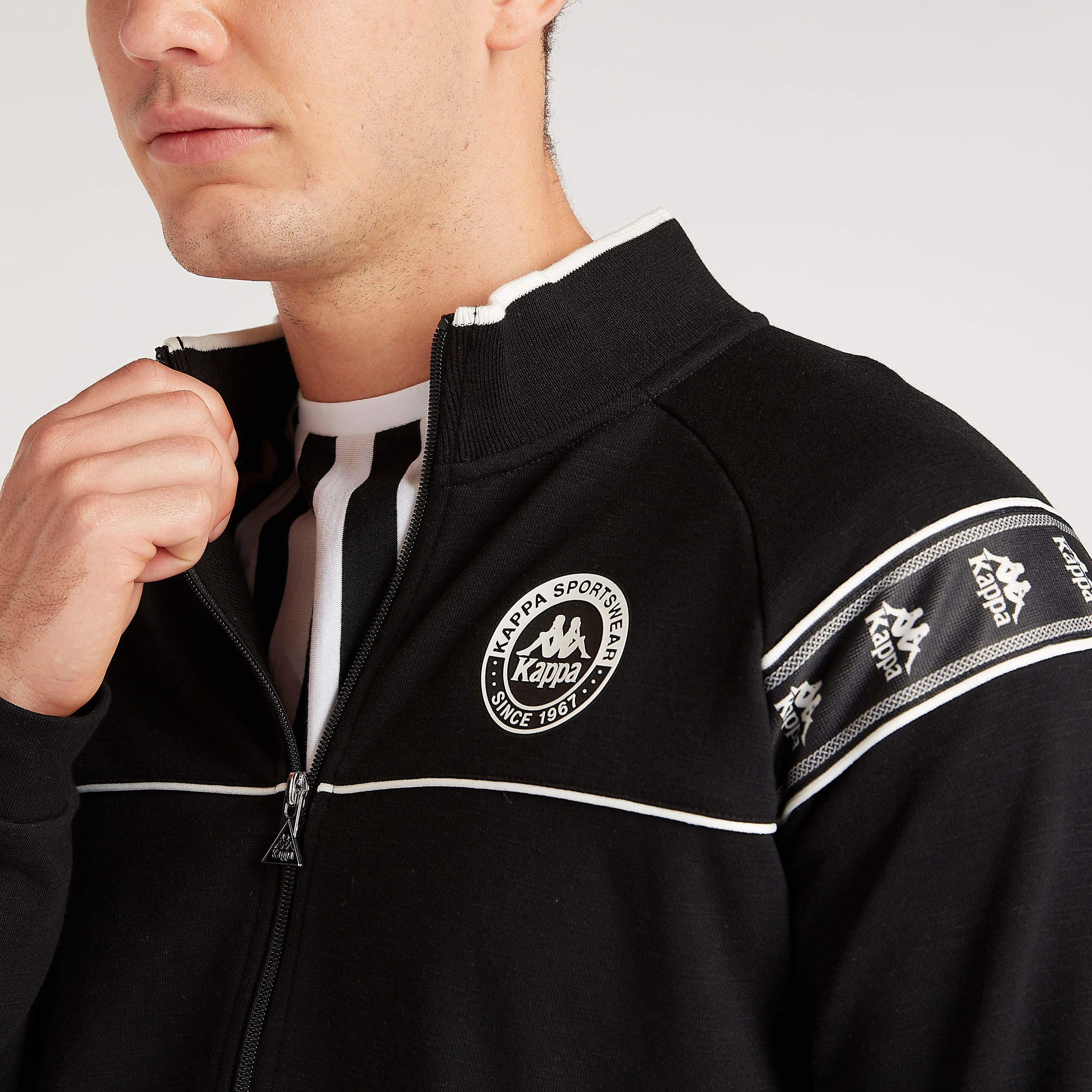جاكيت بسحّاب وطبعات وأكمام طويلة من كابا-men-winterwear-hoodiesandsweatshirts-image-6