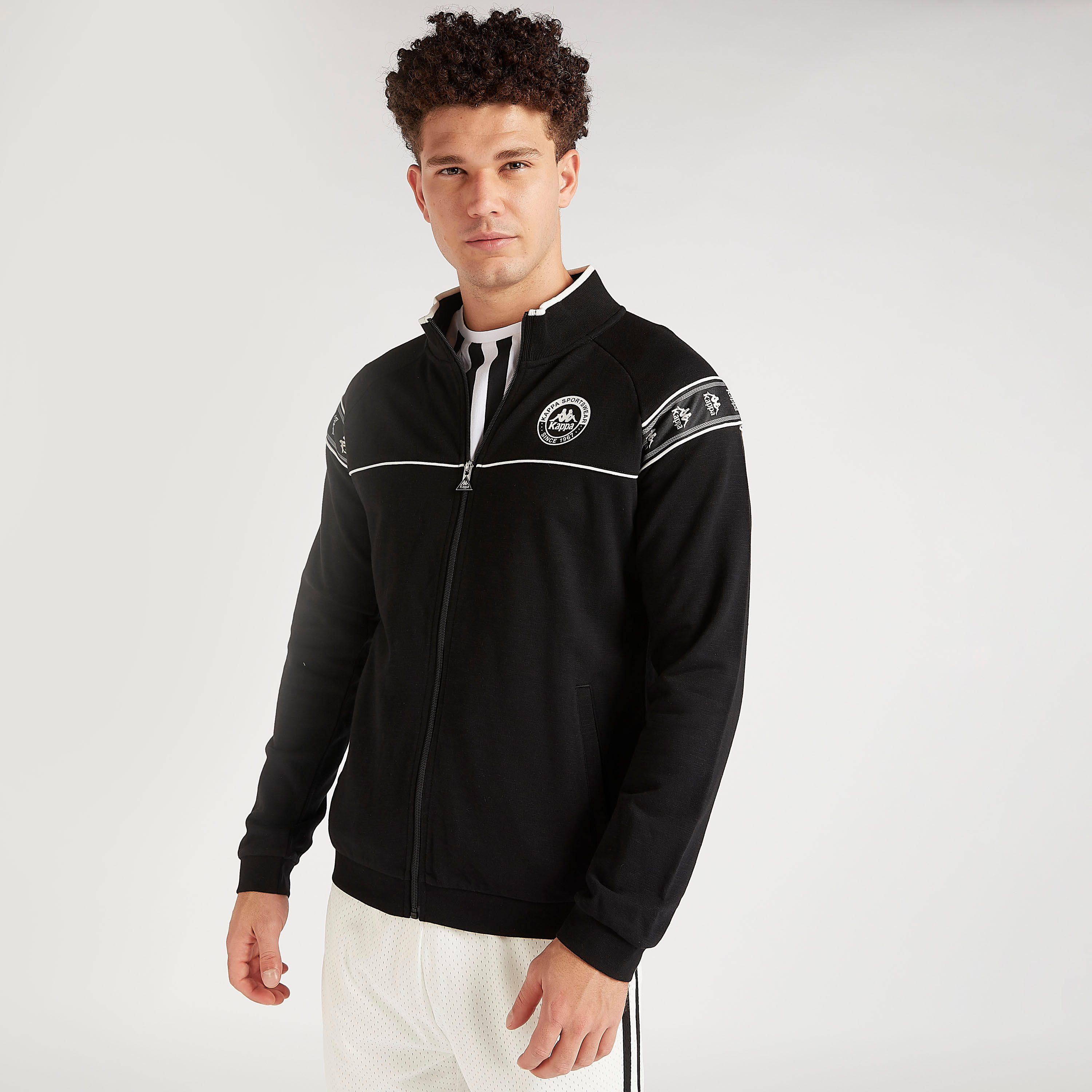 جاكيت بسحّاب وطبعات وأكمام طويلة من كابا-men-winterwear-hoodiesandsweatshirts-image-4