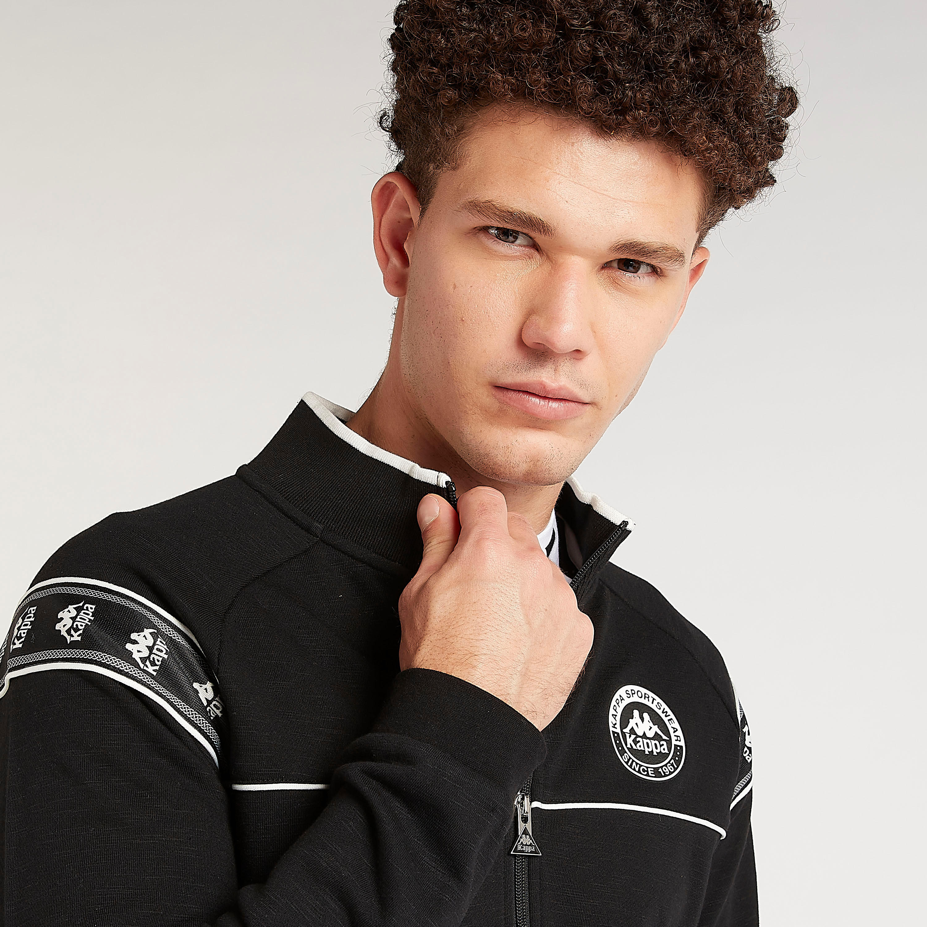 جاكيت بسحّاب وطبعات وأكمام طويلة من كابا-men-winterwear-hoodiesandsweatshirts-image-3