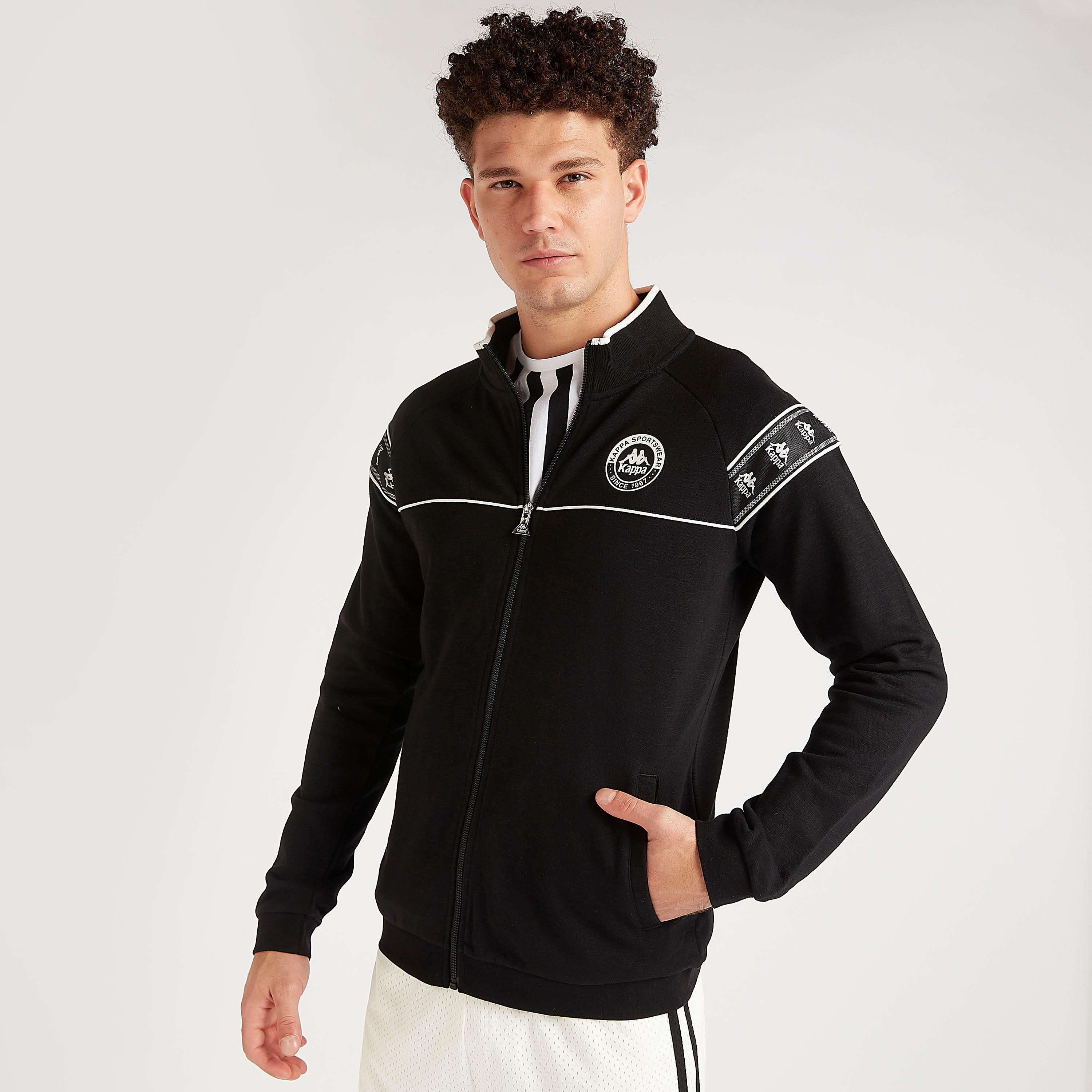 جاكيت بسحّاب وطبعات وأكمام طويلة من كابا-men-winterwear-hoodiesandsweatshirts-image-1