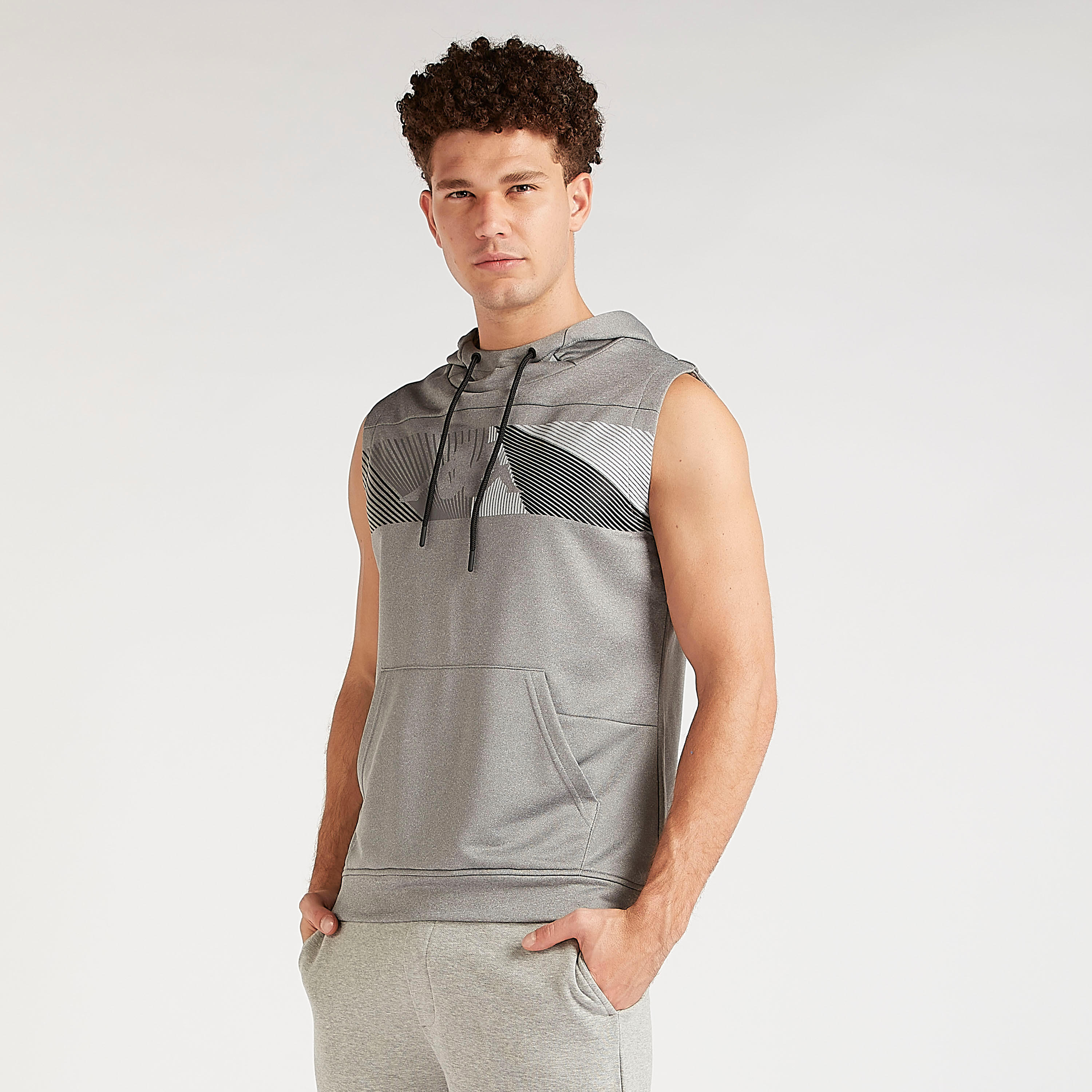 هودي دون أكمام بطبعات وجيوب كنغر وطبعات-men-winterwear-hoodiesandsweatshirts-image-1