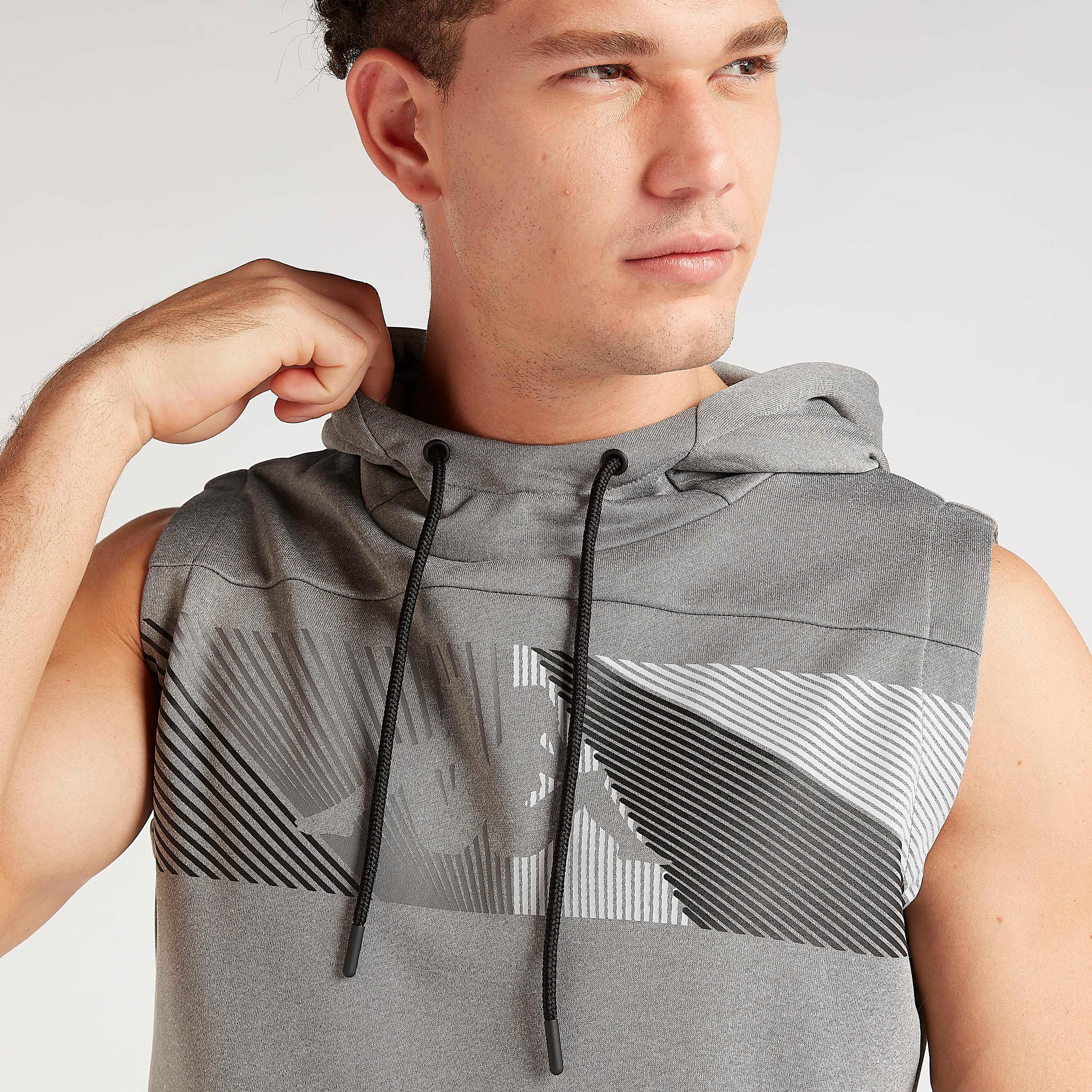 هودي دون أكمام بطبعات وجيوب كنغر وطبعات-men-winterwear-hoodiesandsweatshirts-image-3