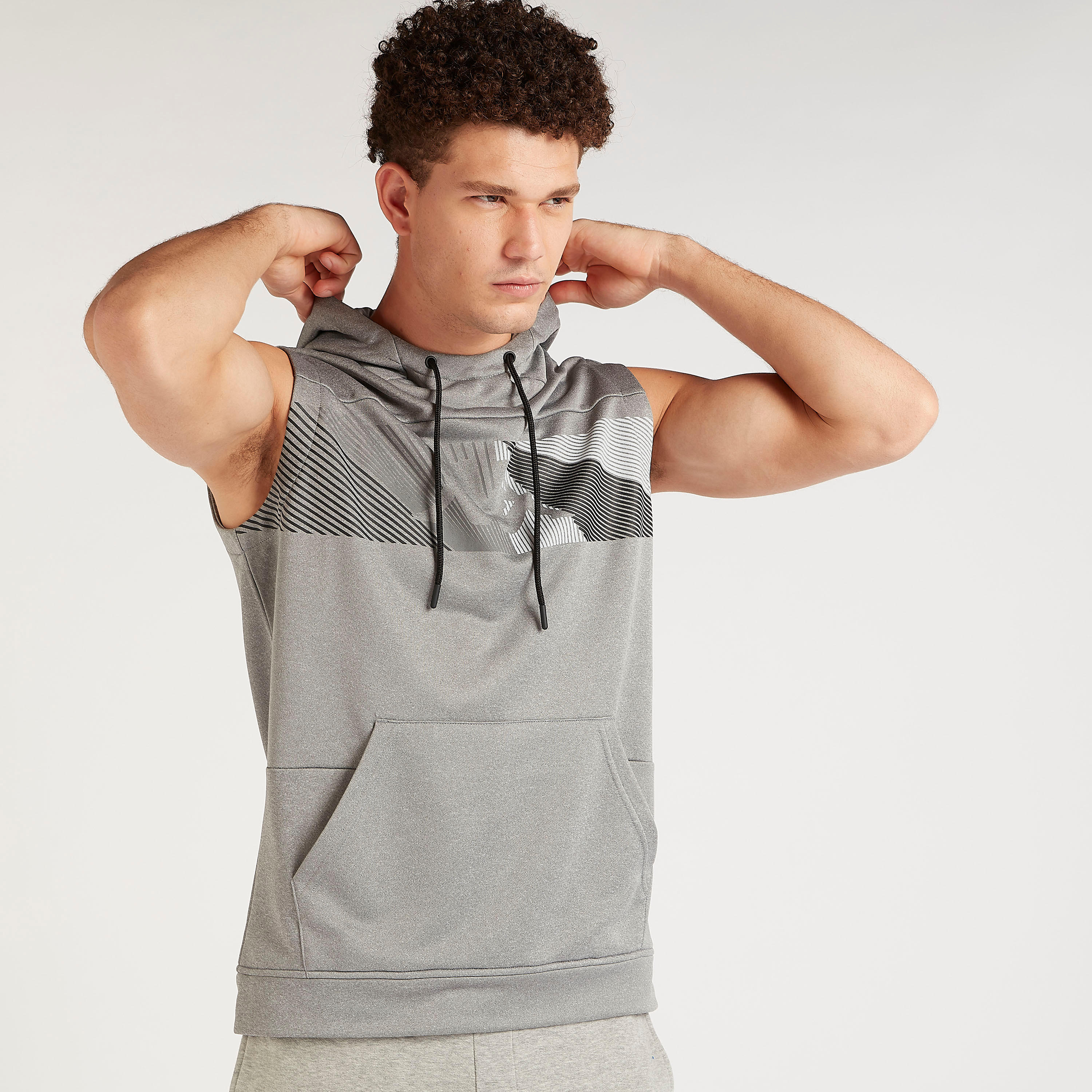 هودي دون أكمام بطبعات وجيوب كنغر وطبعات-men-winterwear-hoodiesandsweatshirts-image-7
