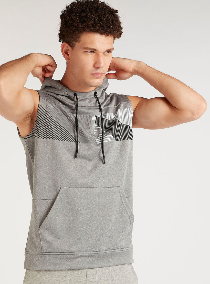 هودي دون أكمام بطبعات وجيوب كنغر وطبعات-men-winterwear-hoodiesandsweatshirts-image-7