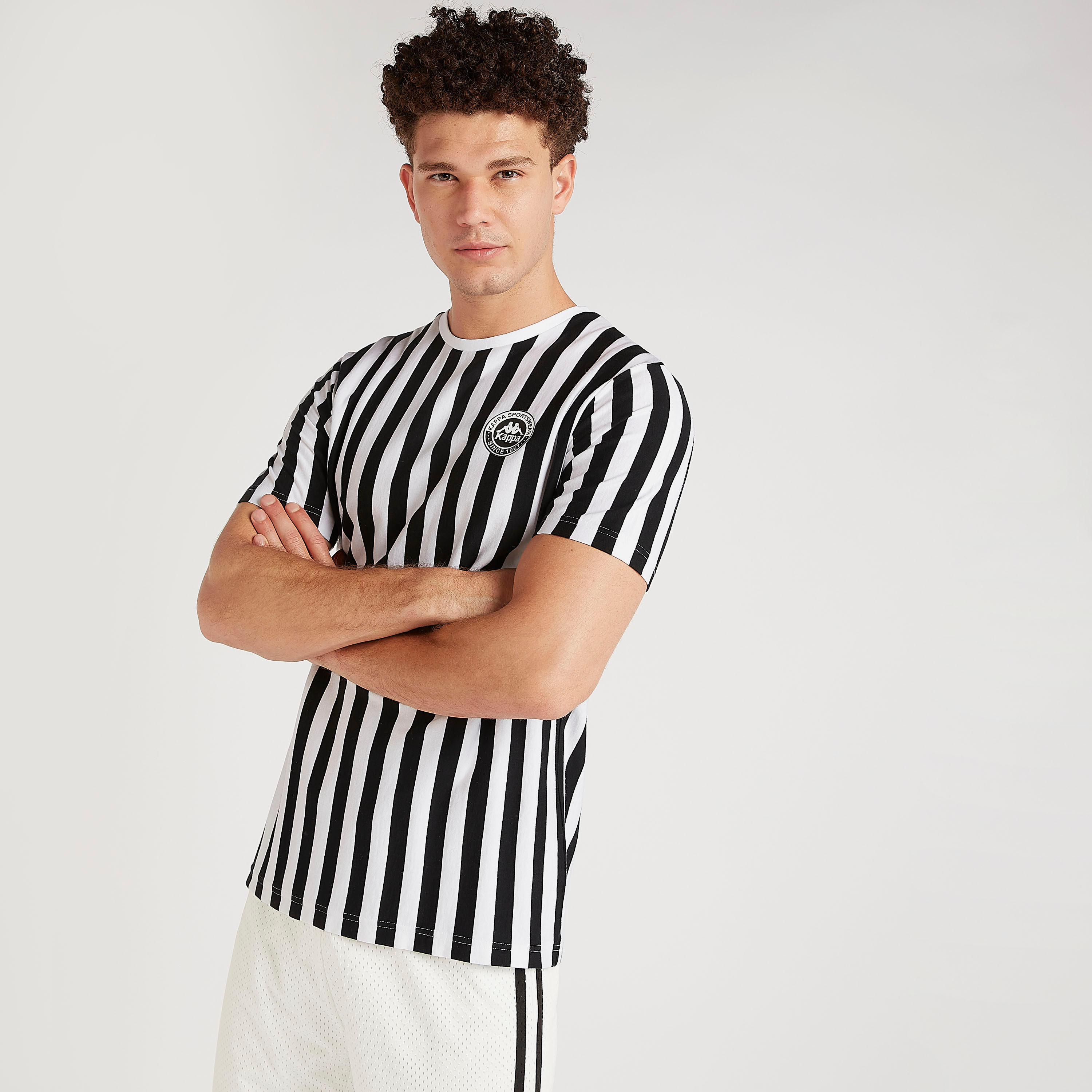 تيشيرت مقلّم بياقة ضيّقة وأكمام قصيرة من كابا-men-clothing-sportswearandactivewear-tshirtsandpolos-image-4