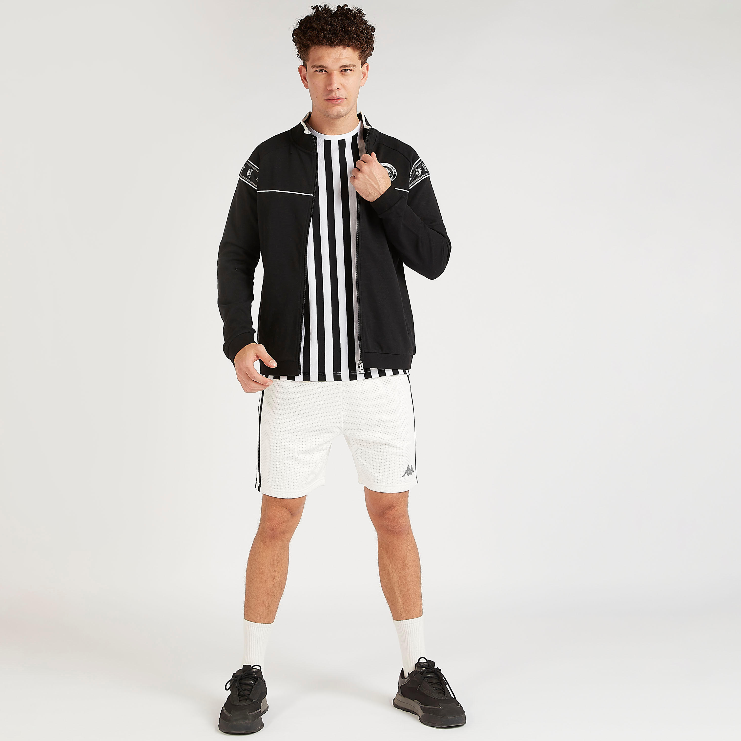 تيشيرت مقلّم بياقة ضيّقة وأكمام قصيرة من كابا-men-clothing-sportswearandactivewear-tshirtsandpolos-image-3