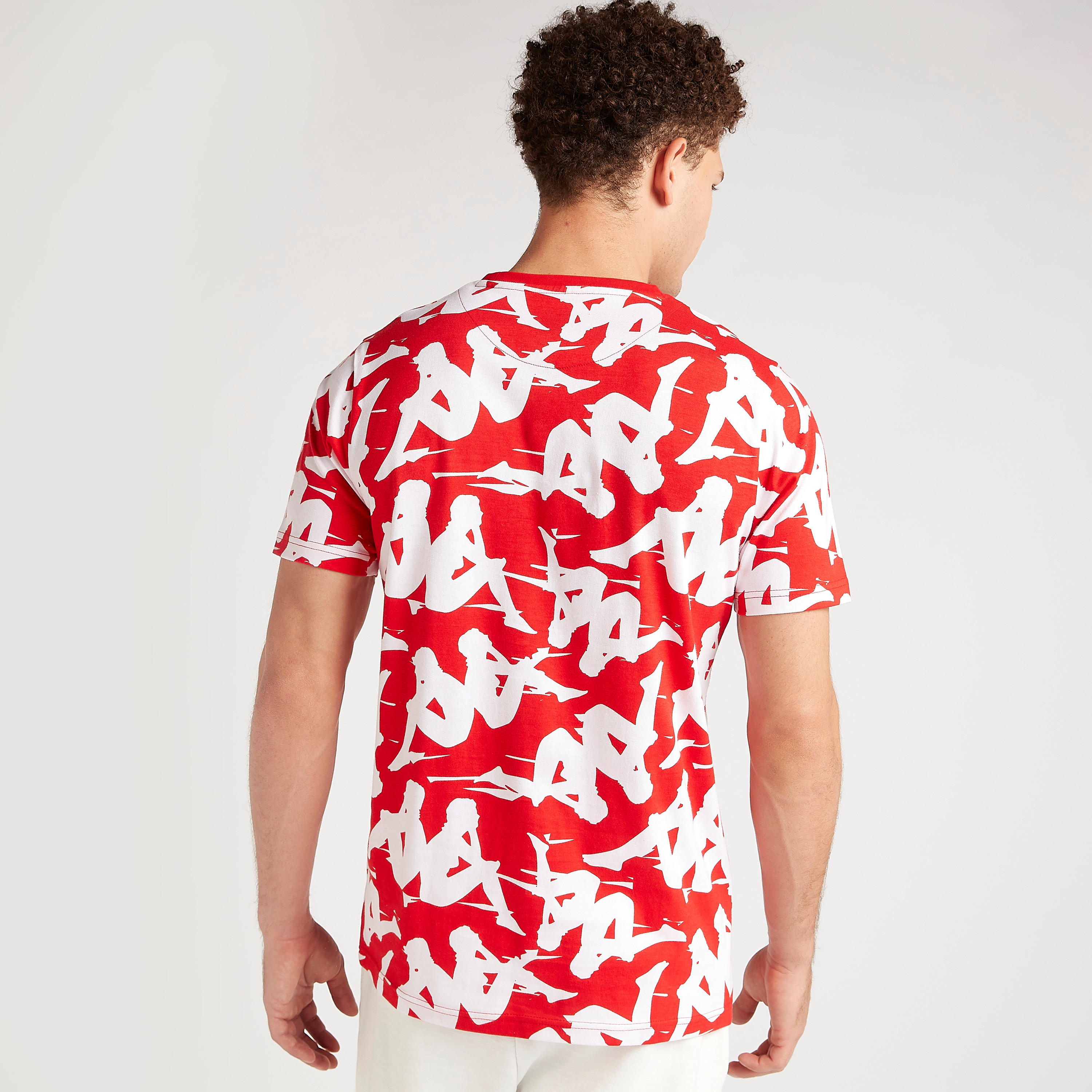 تيشيرت بطبعات وياقة ضيّقة وأكمام قصيرة من كابا-men-clothing-sportswearandactivewear-tshirtsandpolos-image-4