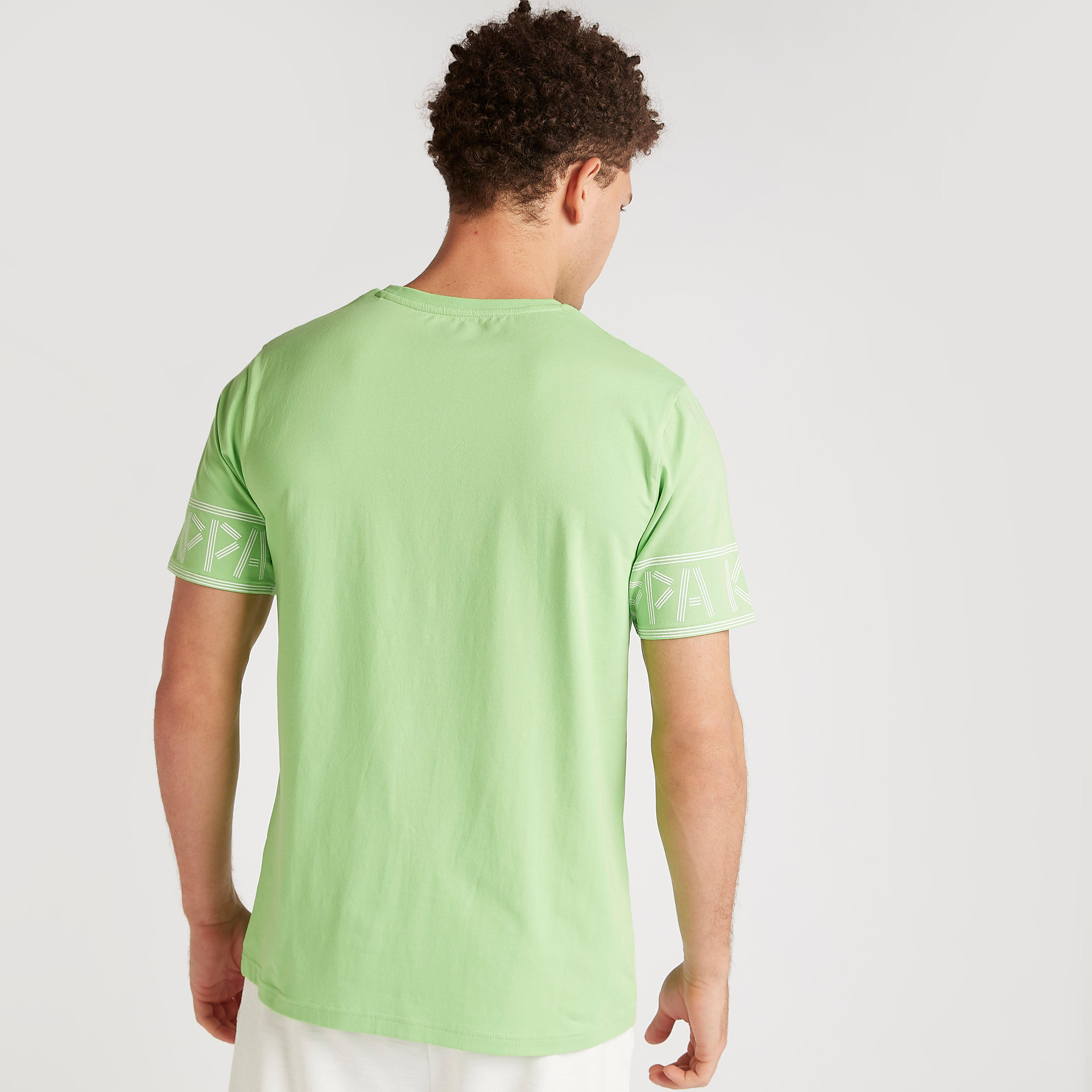 تيشيرت بطبعات وياقة ضيّقة وأكمام قصيرة من كابا-men-clothing-sportswearandactivewear-tshirtsandpolos-image-4