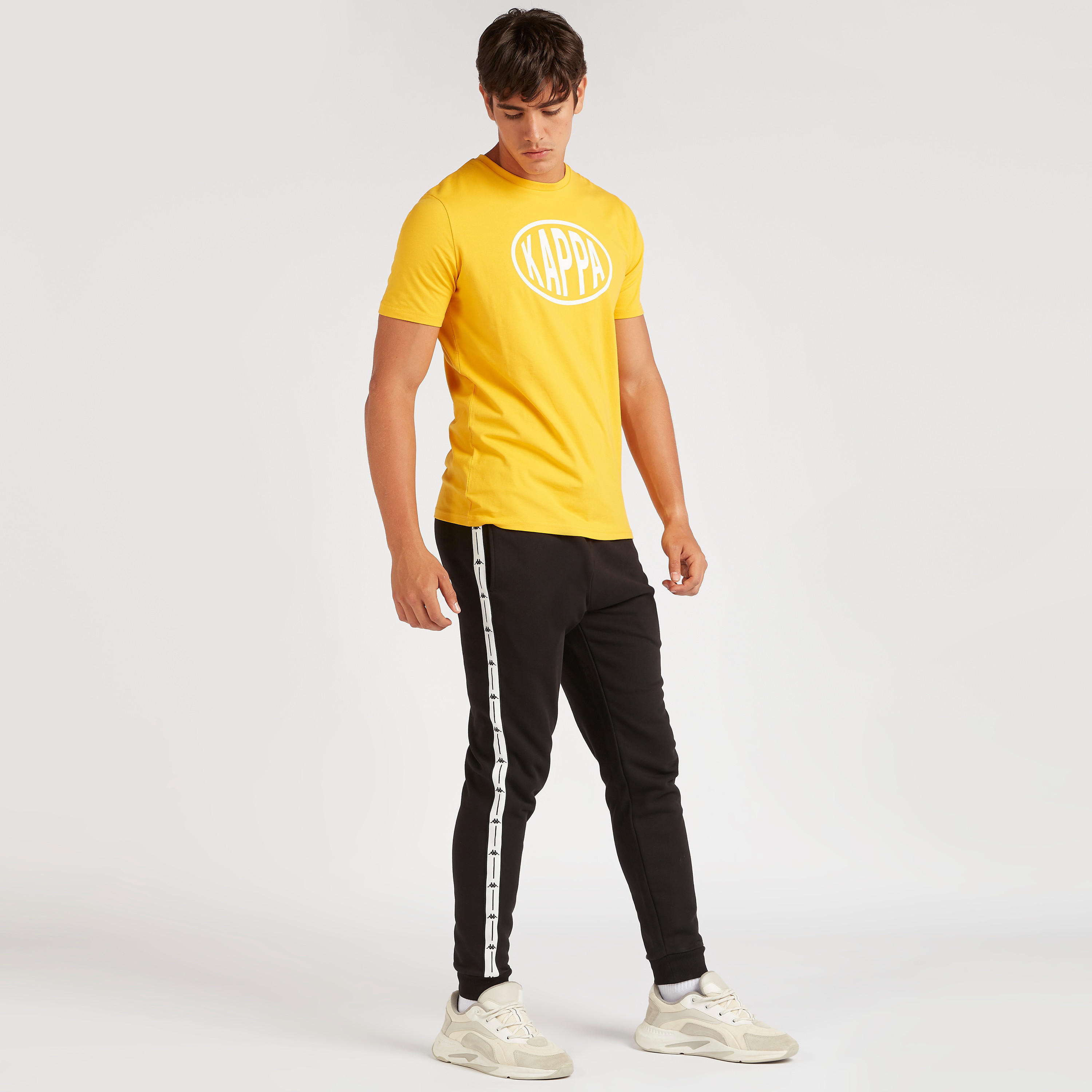 تيشيرت بطبعات وياقة ضيّقة وأكمام قصيرة من كابا-men-clothing-sportswearandactivewear-tshirtsandpolos-image-2