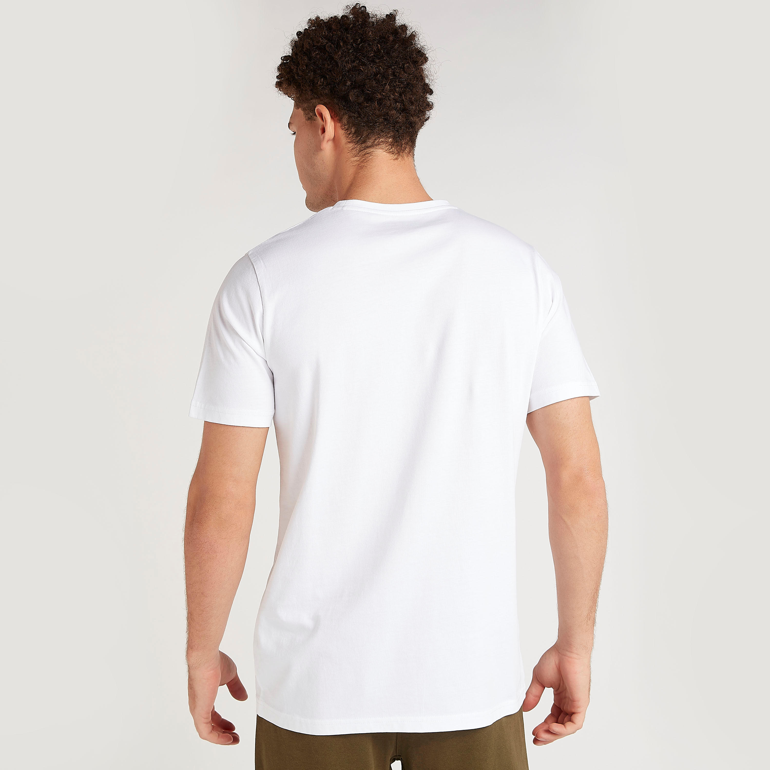 تيشيرت بياقة ضيّقة وأكمام قصيرة وطبعات من كابا-men-clothing-sportswearandactivewear-tshirtsandpolos-image-2