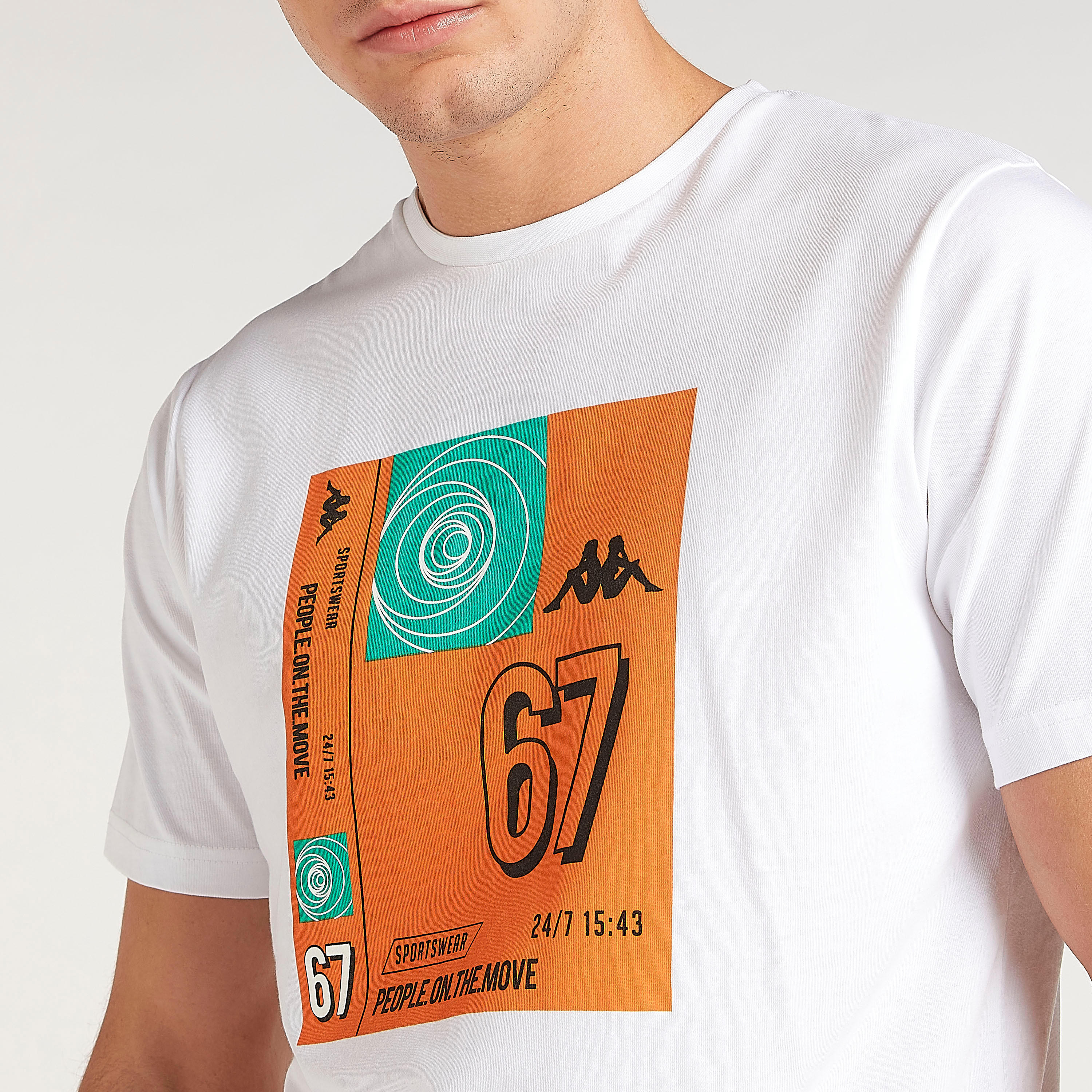 تيشيرت بياقة ضيّقة وأكمام قصيرة وطبعات من كابا-men-clothing-sportswearandactivewear-tshirtsandpolos-image-1