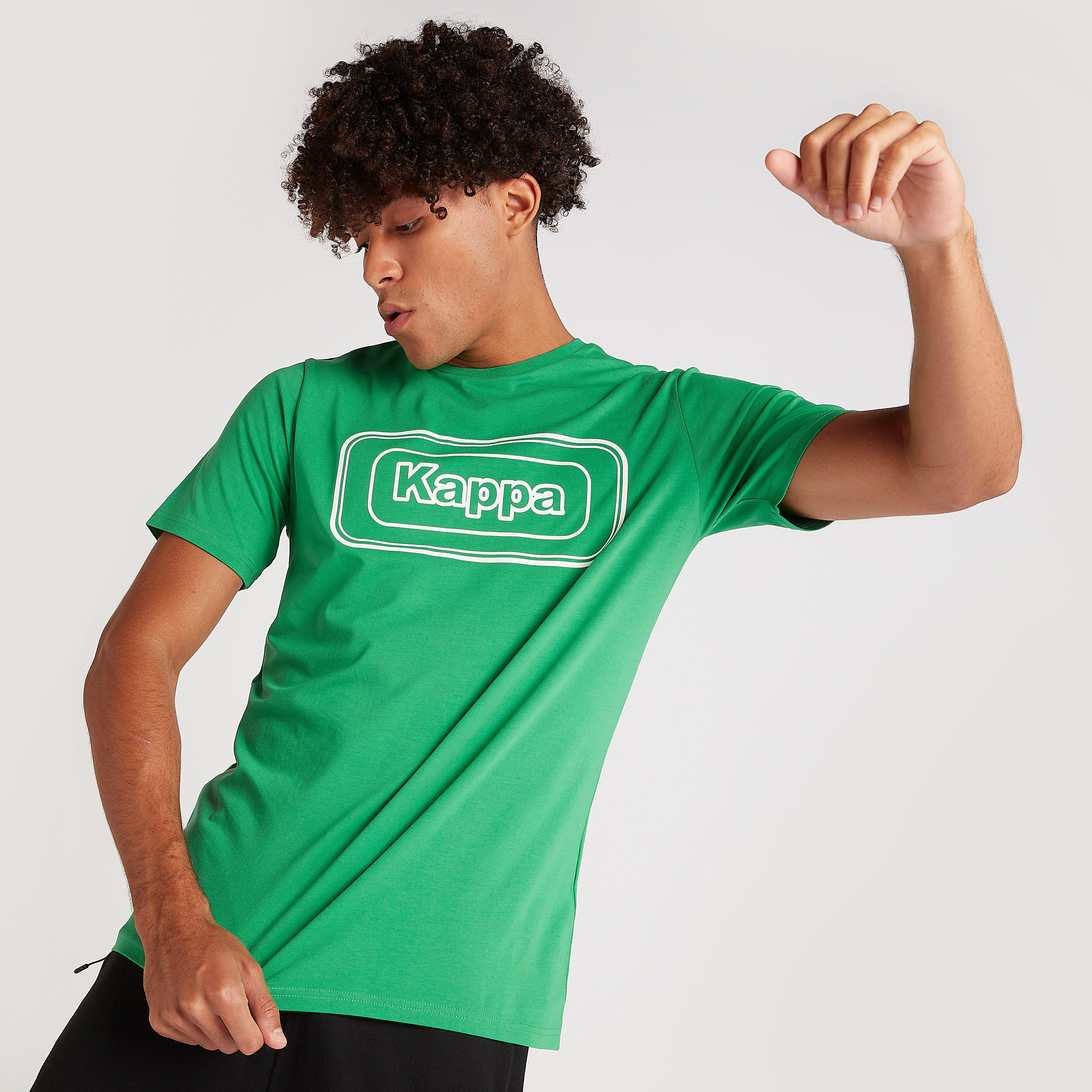 تيشيرت بطبعات وياقة ضيّقة وأكمام قصيرة من كابا-men-clothing-sportswearandactivewear-tshirtsandpolos-image-1