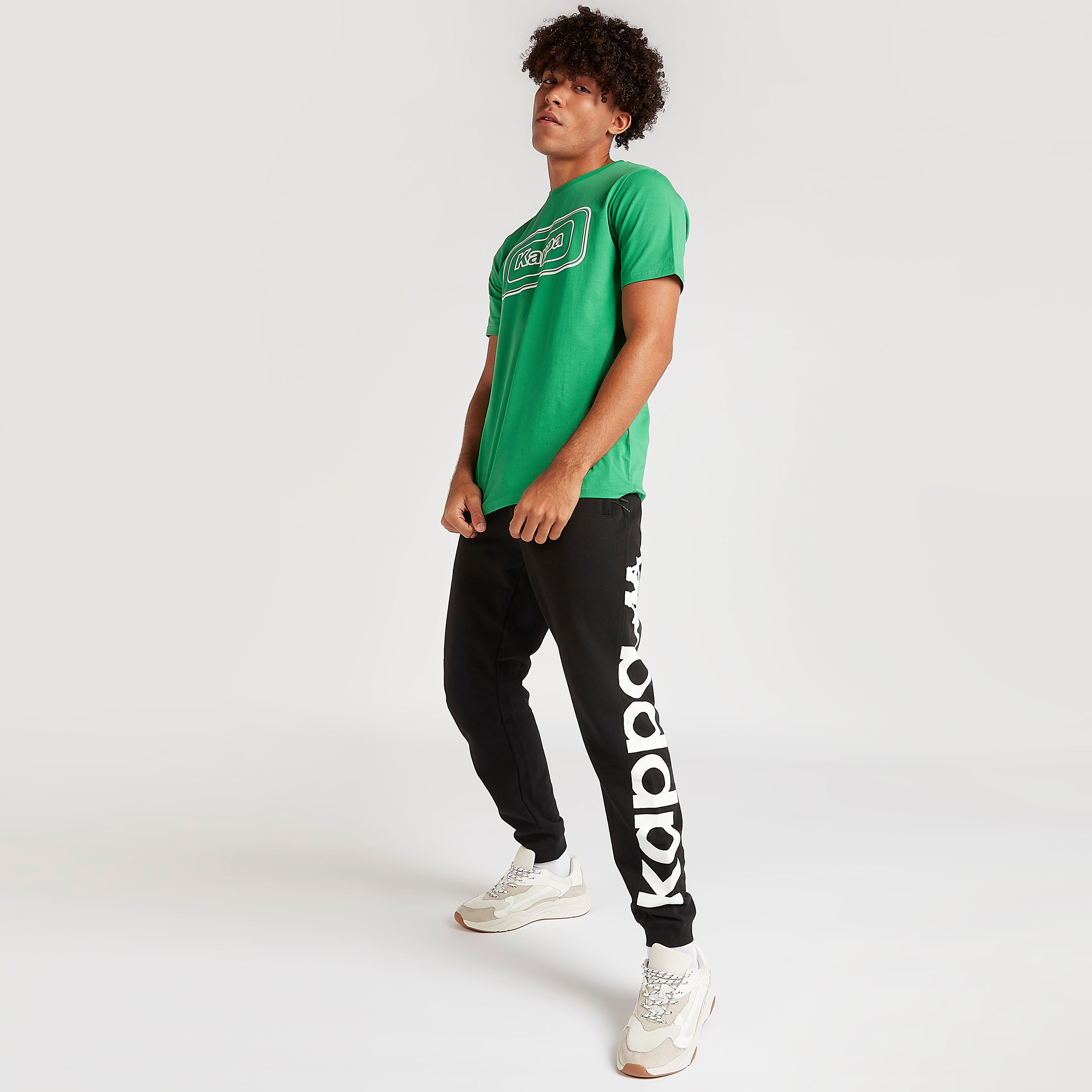 تيشيرت بطبعات وياقة ضيّقة وأكمام قصيرة من كابا-men-clothing-sportswearandactivewear-tshirtsandpolos-image-2