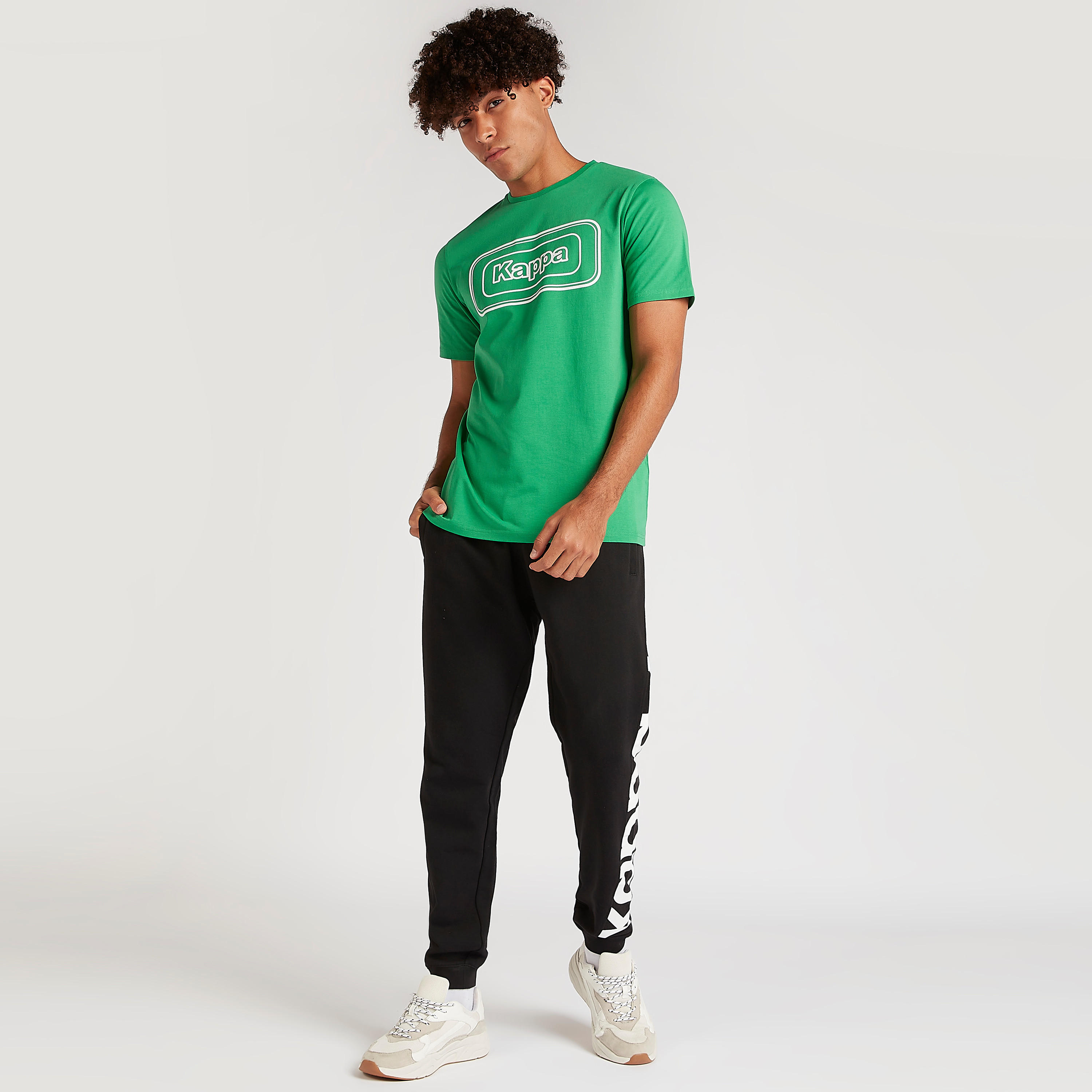 تيشيرت بطبعات وياقة ضيّقة وأكمام قصيرة من كابا-men-clothing-sportswearandactivewear-tshirtsandpolos-image-6
