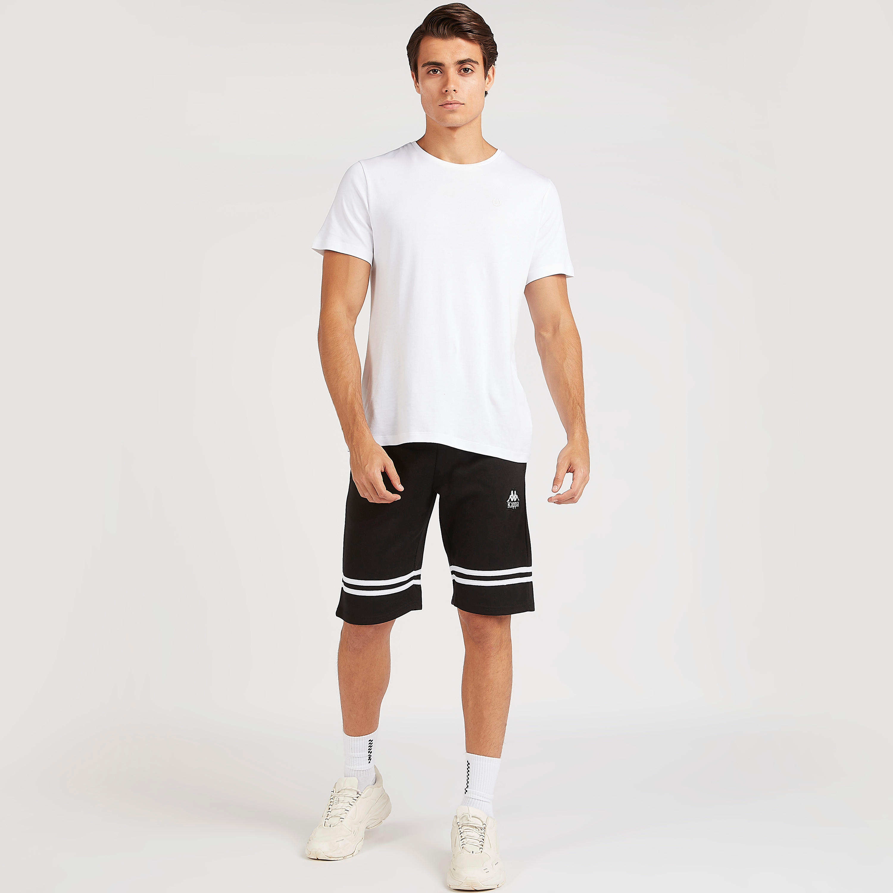 شورت بتفاصيل شريطة وشعار ورباط إغلاق من كابا-men-clothing-sportswearandactivewear-bottoms-image-3