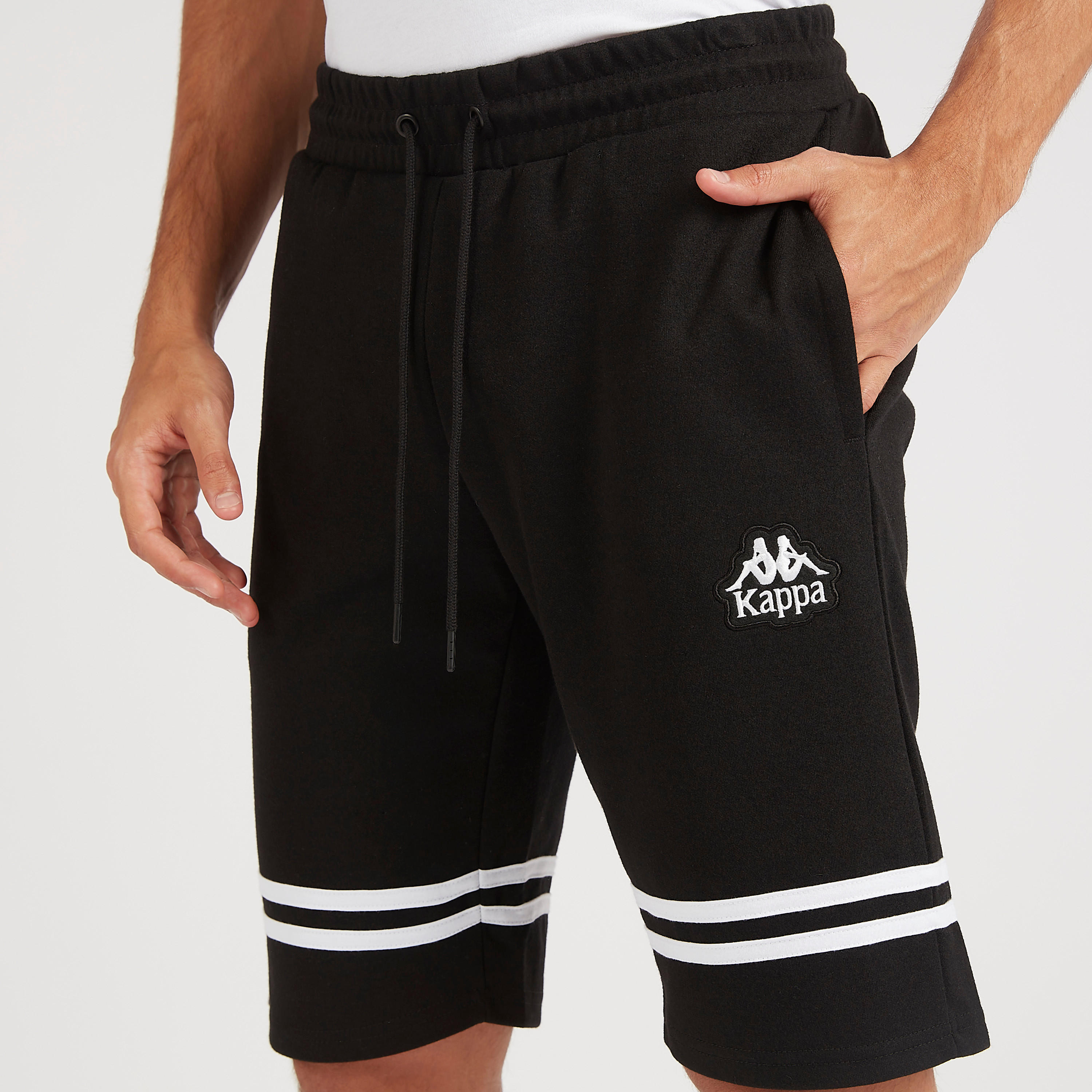 شورت بتفاصيل شريطة وشعار ورباط إغلاق من كابا-men-clothing-sportswearandactivewear-bottoms-image-2