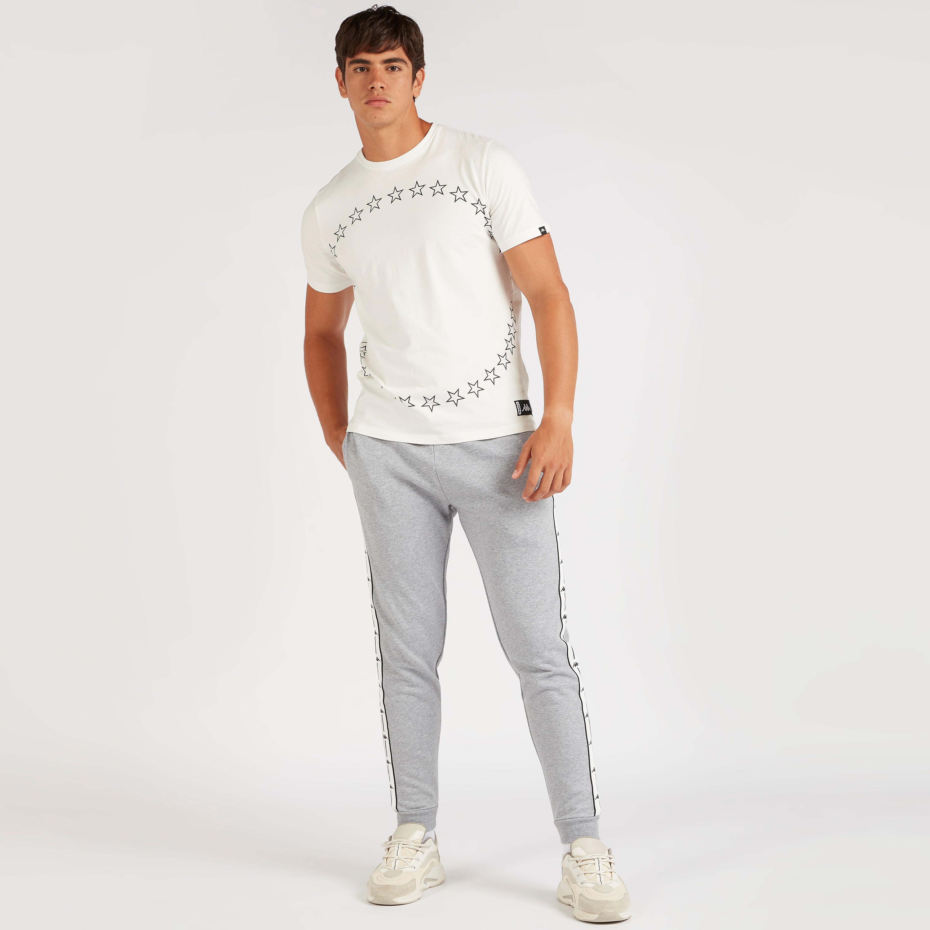 تيشيرت بطبعات وياقة ضيّقة وأكمام قصيرة من كابا-men-clothing-sportswearandactivewear-tshirtsandpolos-image-4
