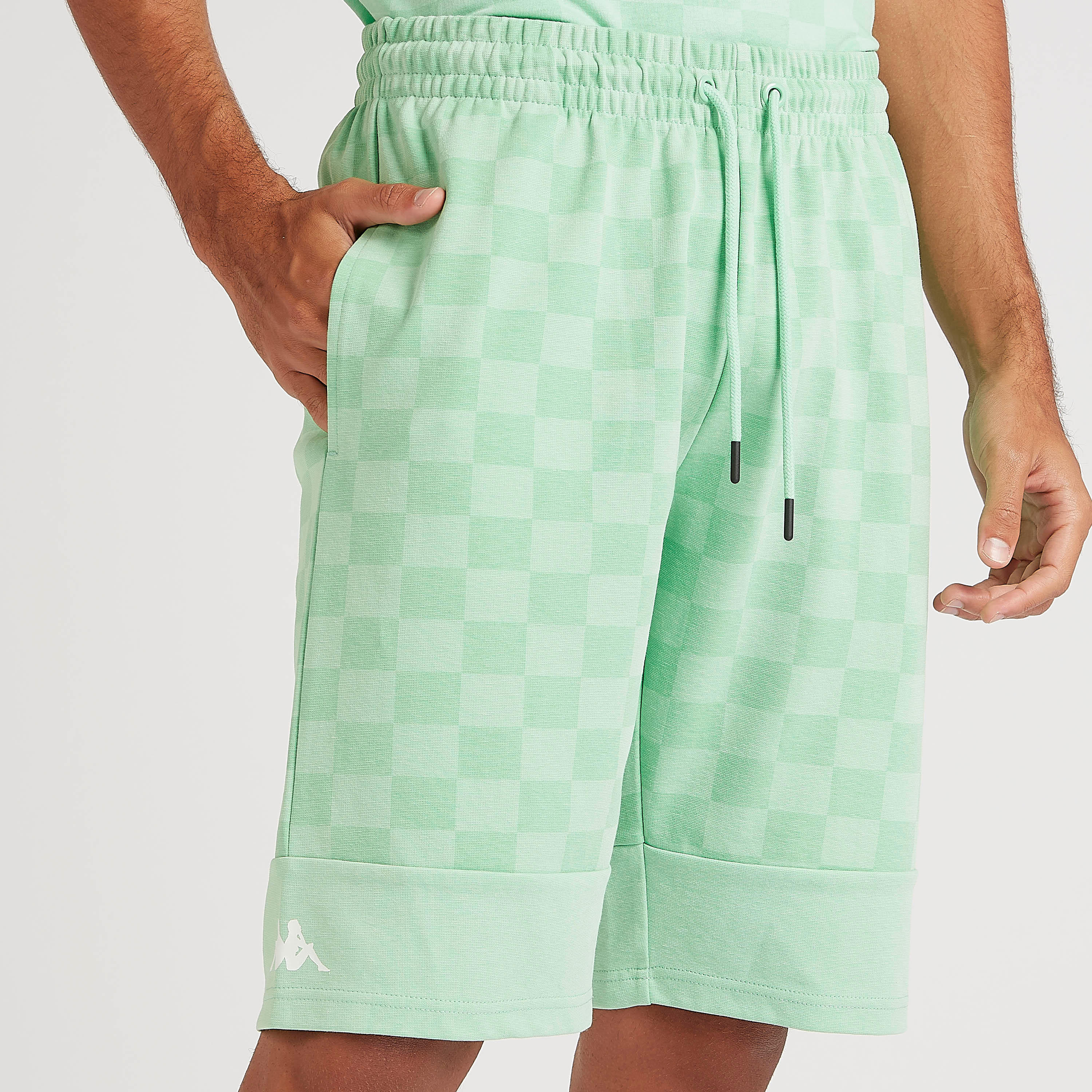شورت كاروهات بجيب خلفي بسحاب من كابا-men-clothing-sportswearandactivewear-bottoms-image-5