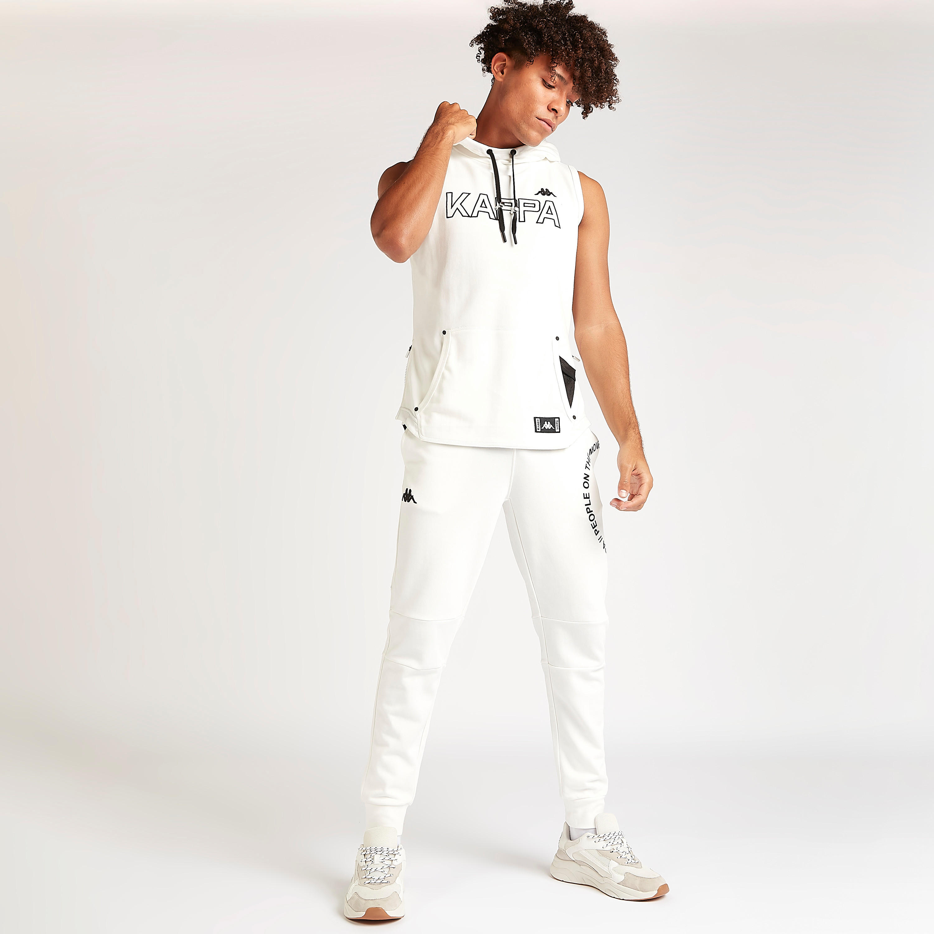 هودي بجيوب كنغز وطبعات من كابا-men-winterwear-hoodiesandsweatshirts-image-2