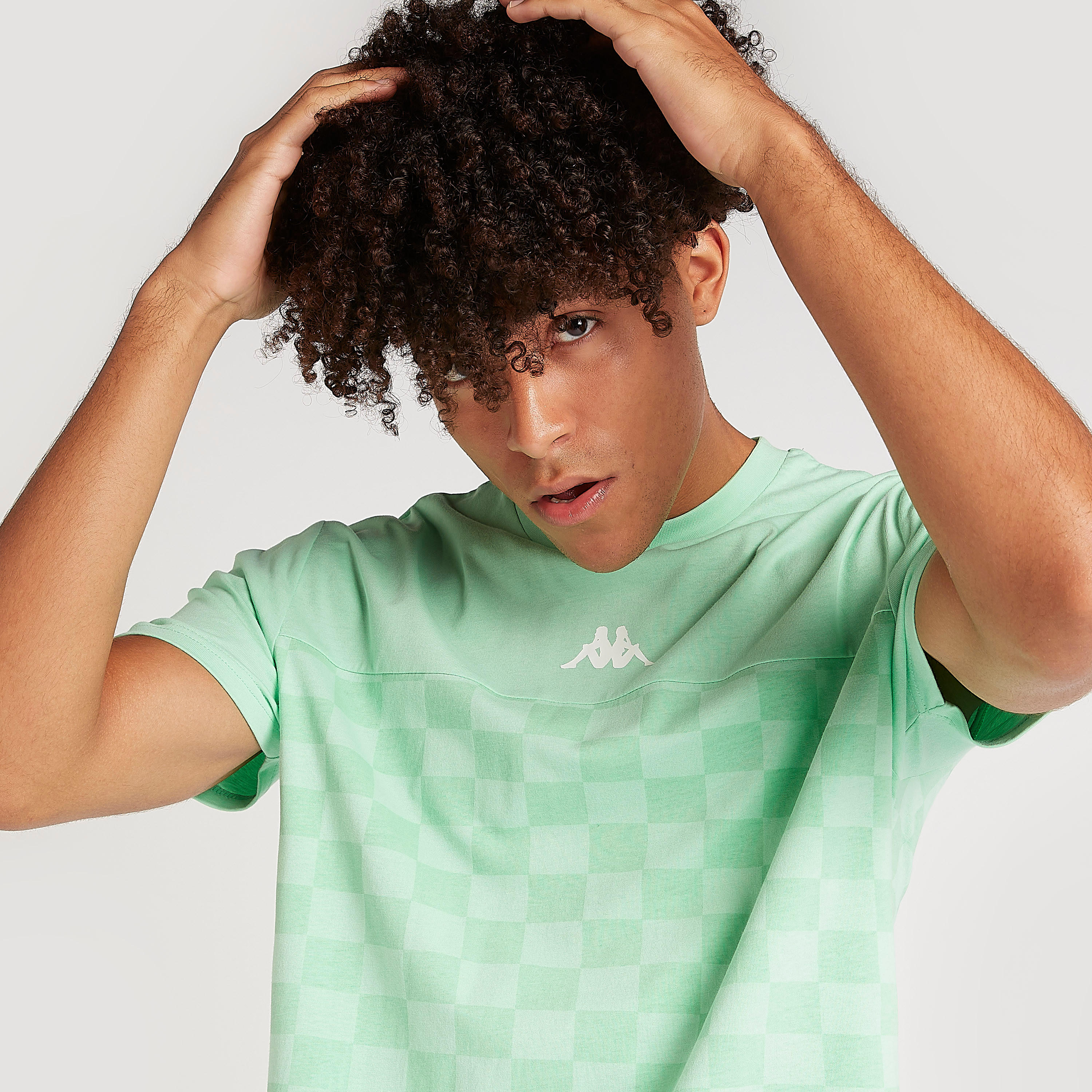 تيشيرت كاروهات بياقة ضيّقة وأكمام قصيرة من كابا-men-clothing-sportswearandactivewear-tshirtsandpolos-image-1