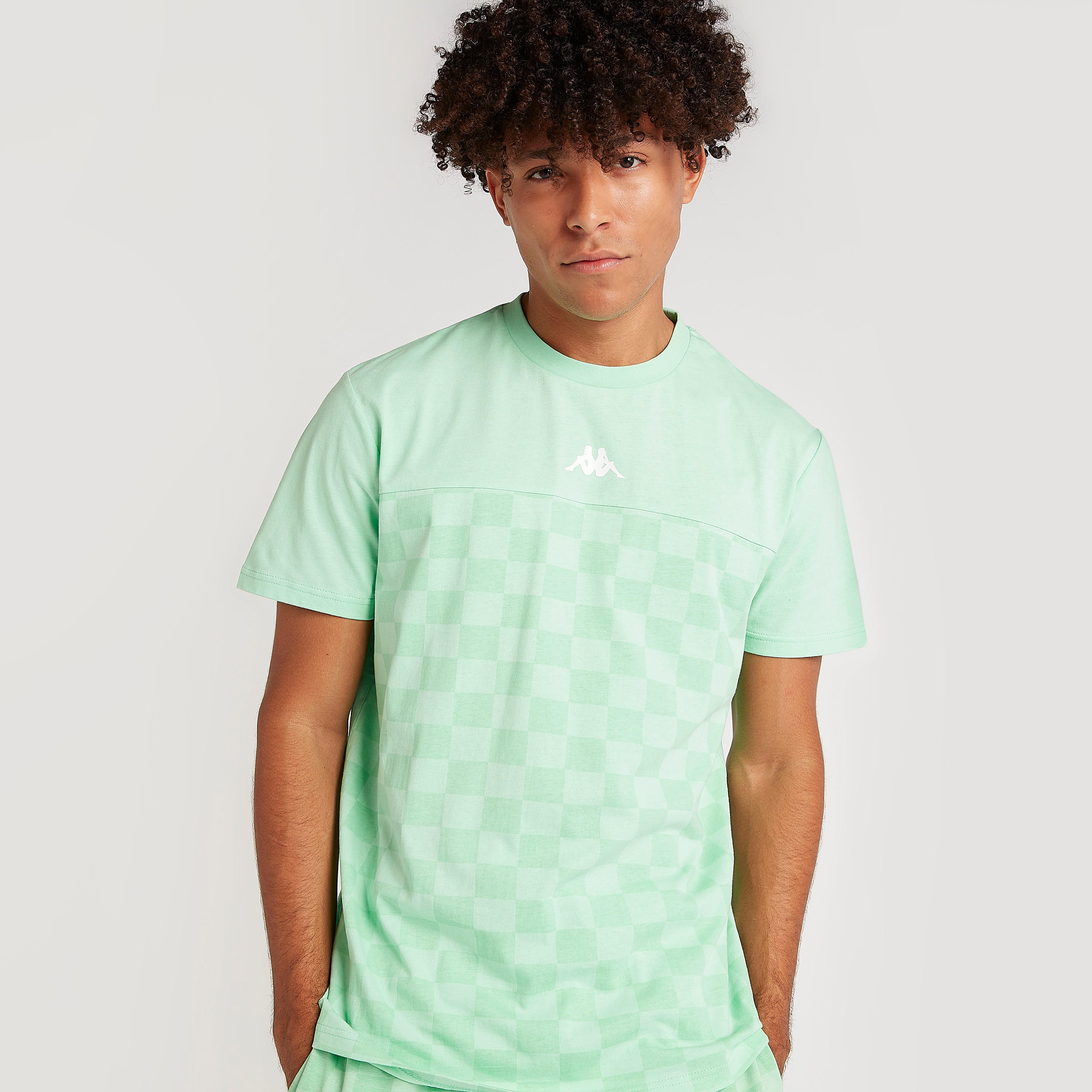 تيشيرت كاروهات بياقة ضيّقة وأكمام قصيرة من كابا-men-clothing-sportswearandactivewear-tshirtsandpolos-image-2
