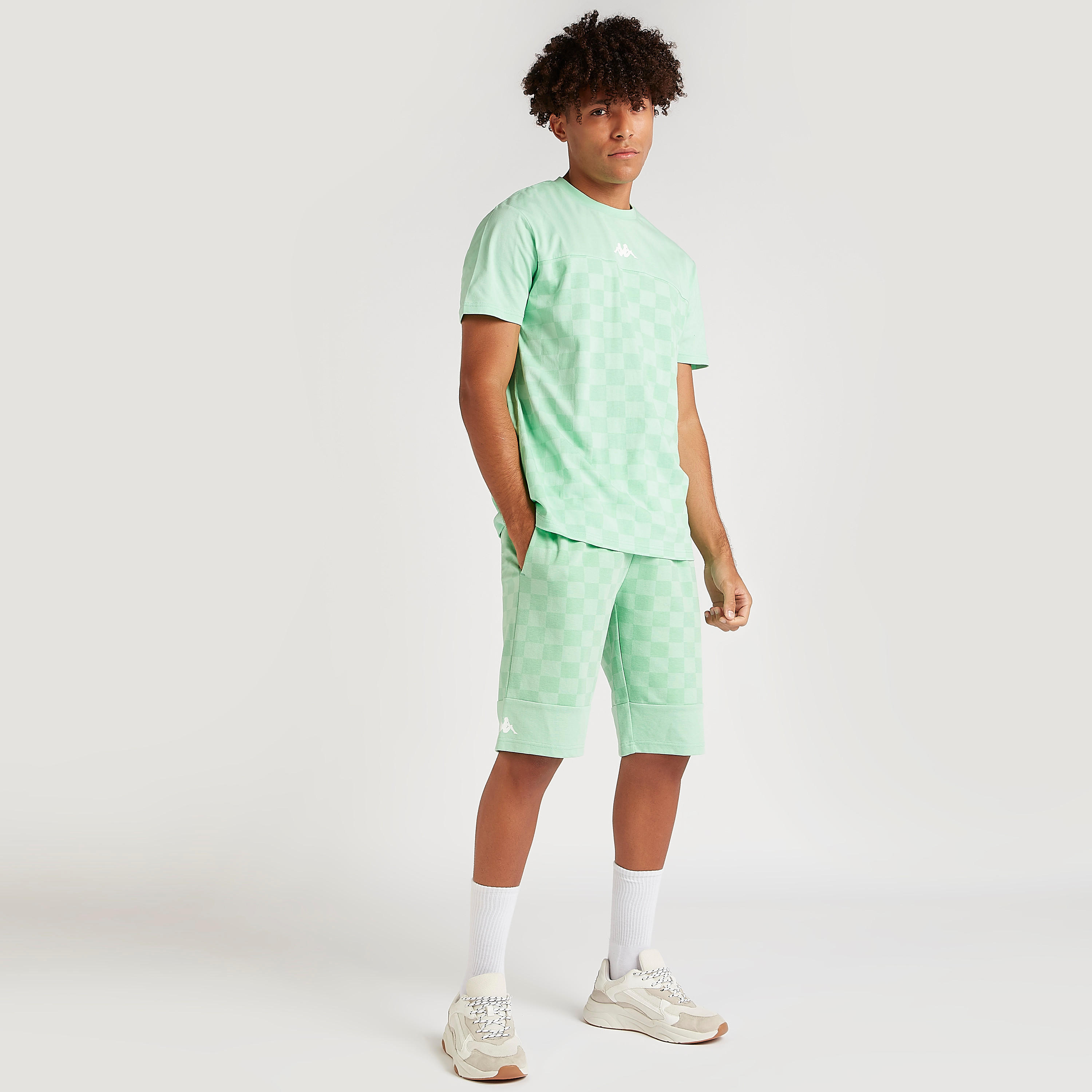 تيشيرت كاروهات بياقة ضيّقة وأكمام قصيرة من كابا-men-clothing-sportswearandactivewear-tshirtsandpolos-image-3