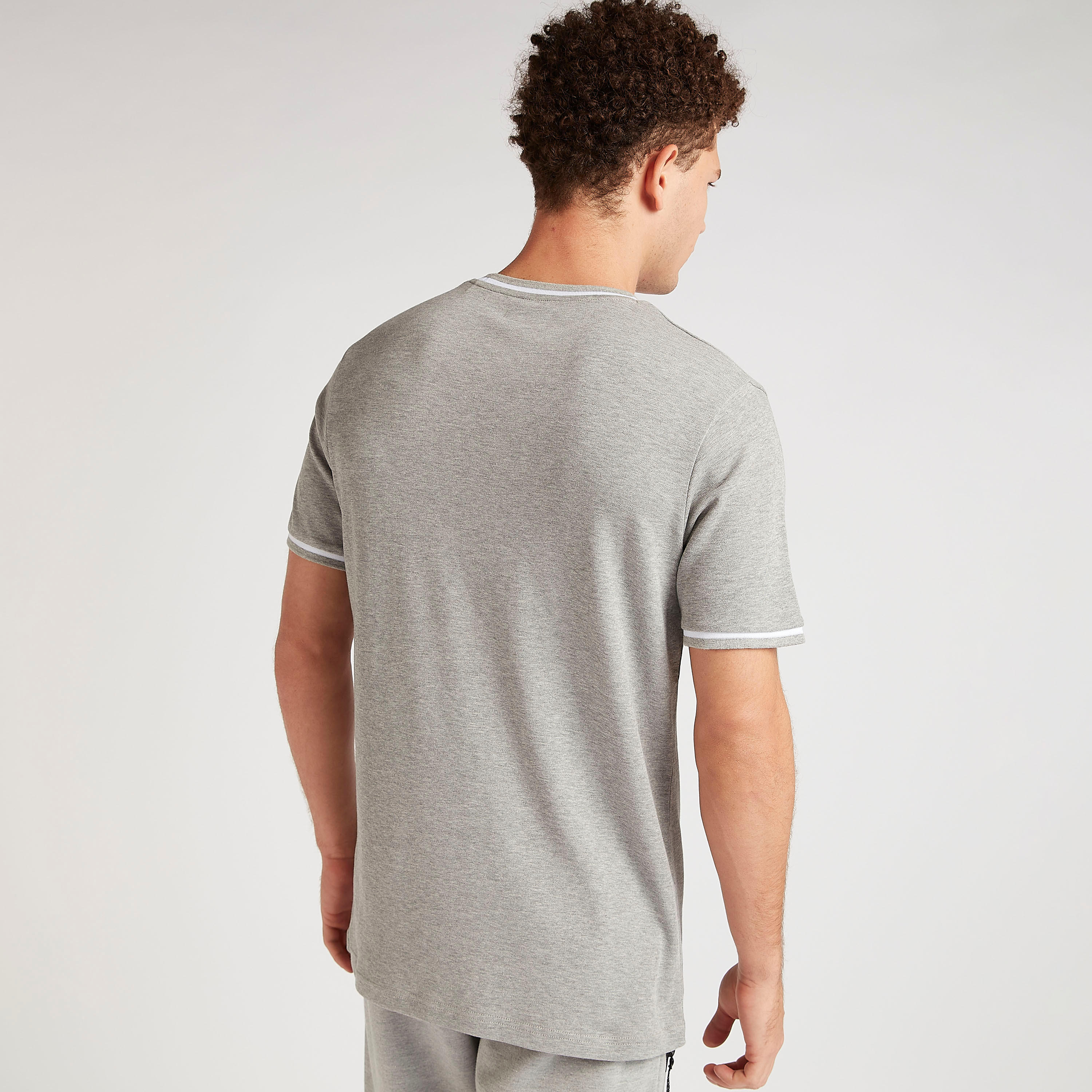 تيشيرت بياقة ضيّقة وأكمام قصيرة من كابا-men-clothing-sportswearandactivewear-tshirtsandpolos-image-2