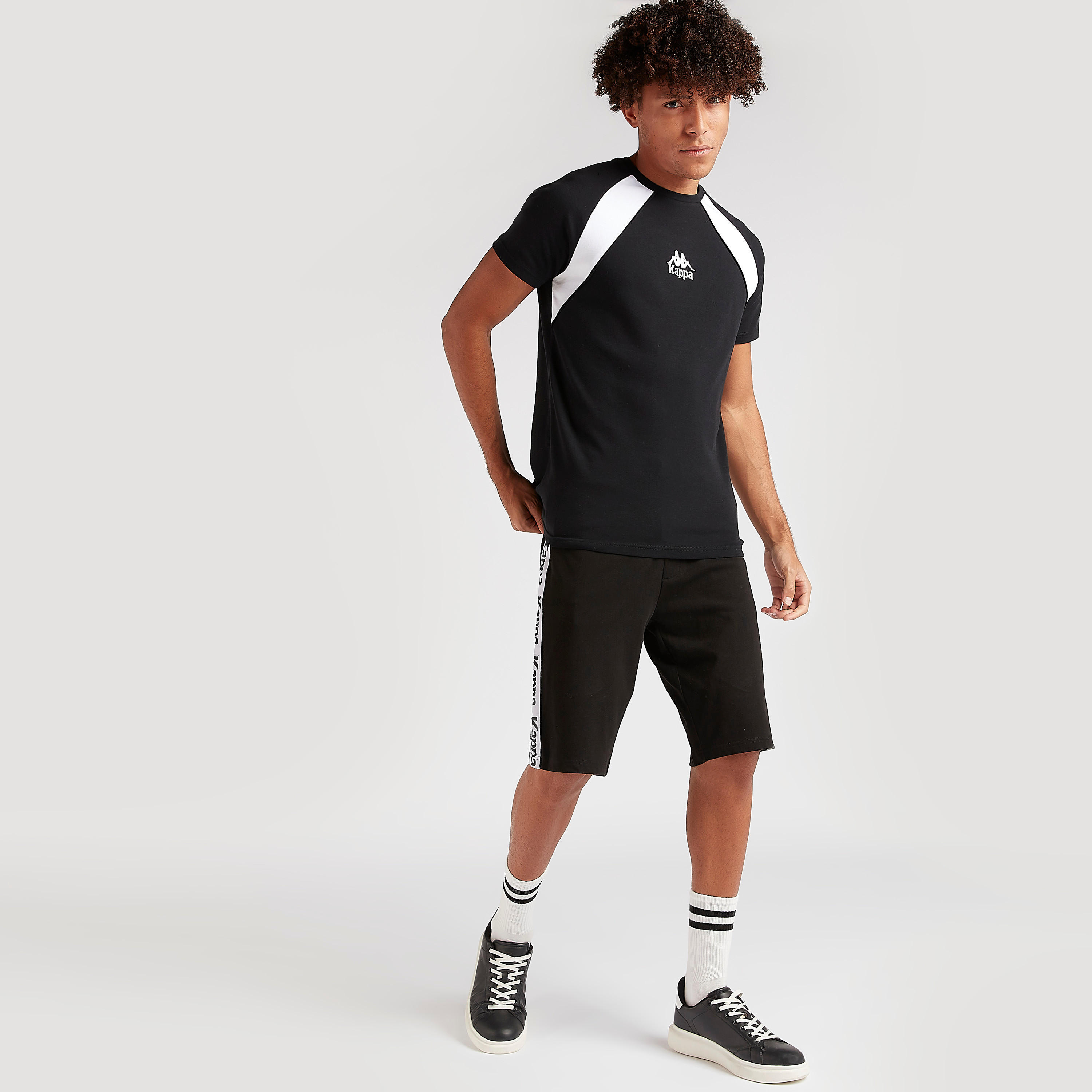 تيشيرت بأكمام قصيرة وطَبعات من كابا-men-clothing-sportswearandactivewear-tshirtsandpolos-image-2