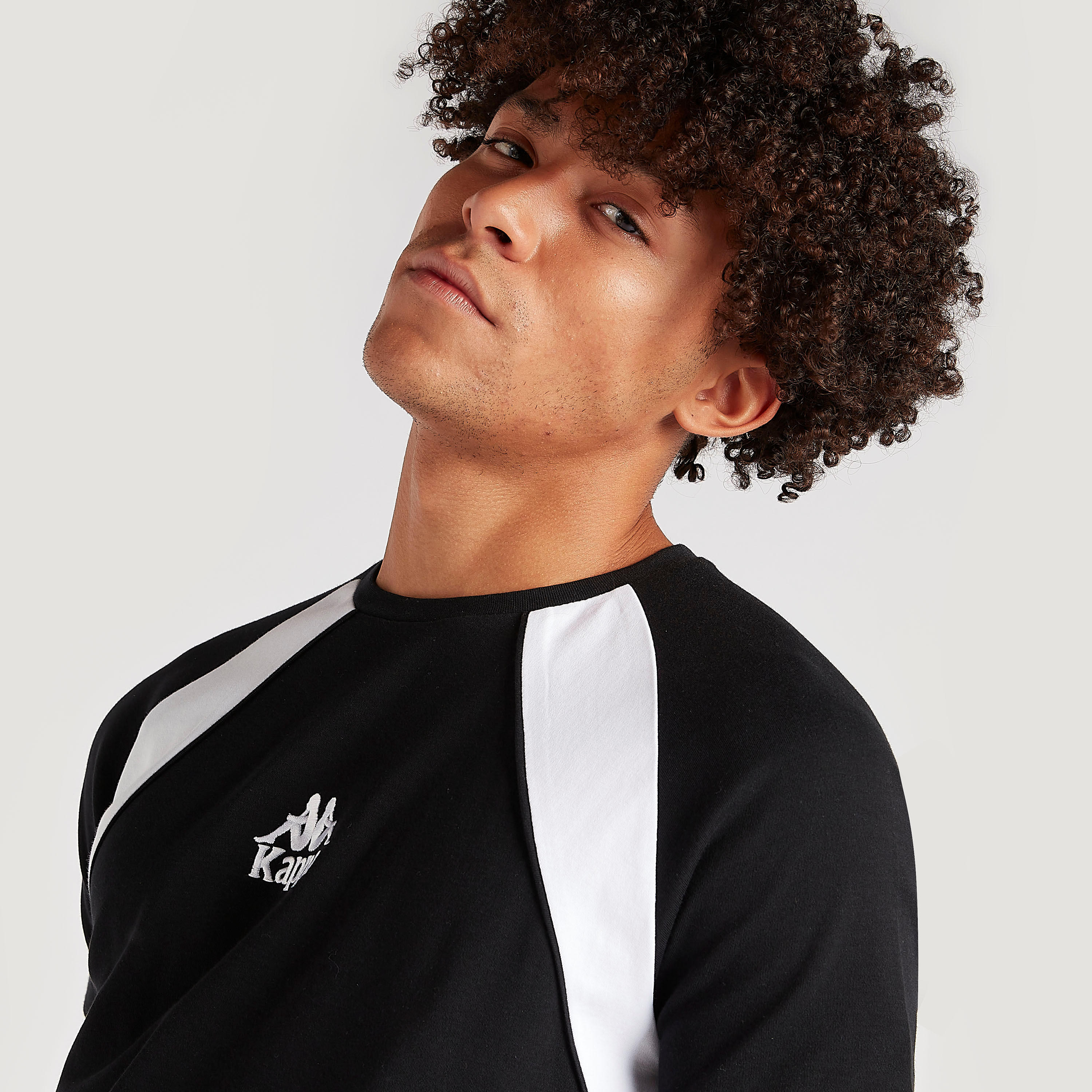 تيشيرت بأكمام قصيرة وطَبعات من كابا-men-clothing-sportswearandactivewear-tshirtsandpolos-image-5