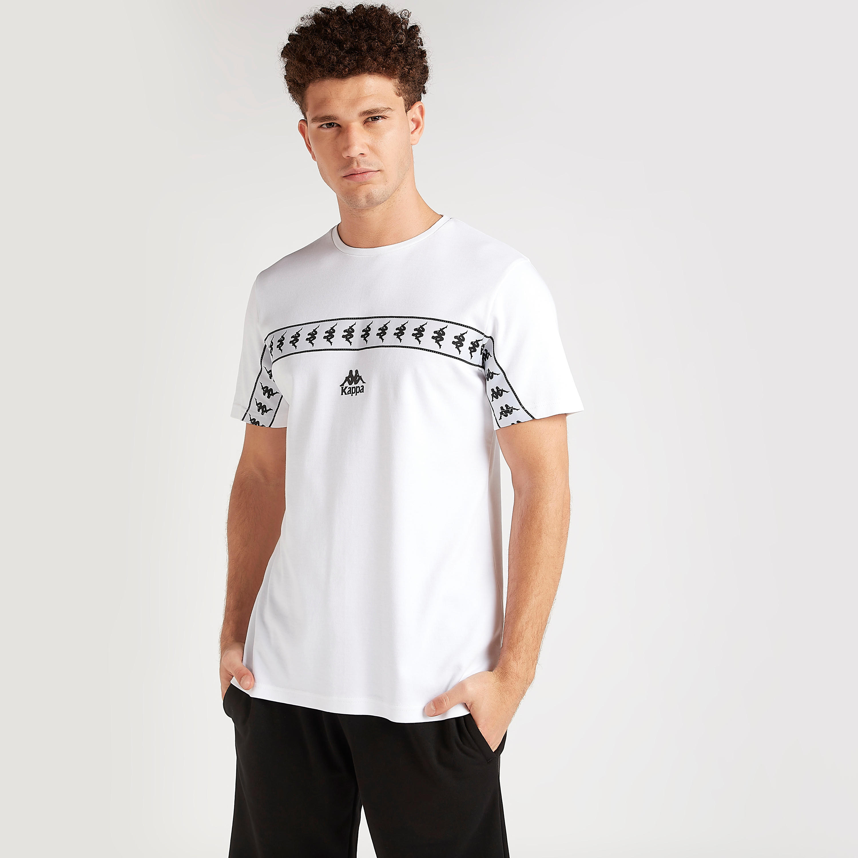 تيشيرت بطبعات وياقة ضيّقة وأكمام قصيرة من كابا-men-clothing-sportswearandactivewear-tshirtsandpolos-image-1