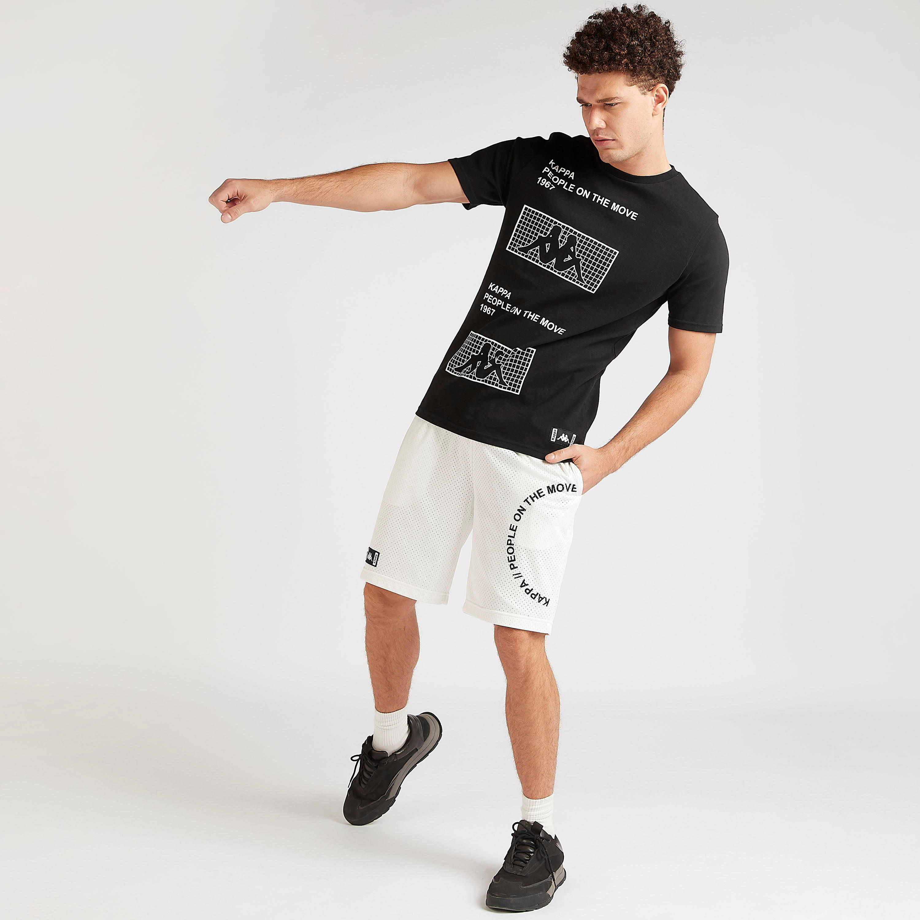 تيشيرت بطبعات وياقة ضيّقة وأكمام قصيرة من كابا-men-clothing-sportswearandactivewear-tshirtsandpolos-image-2