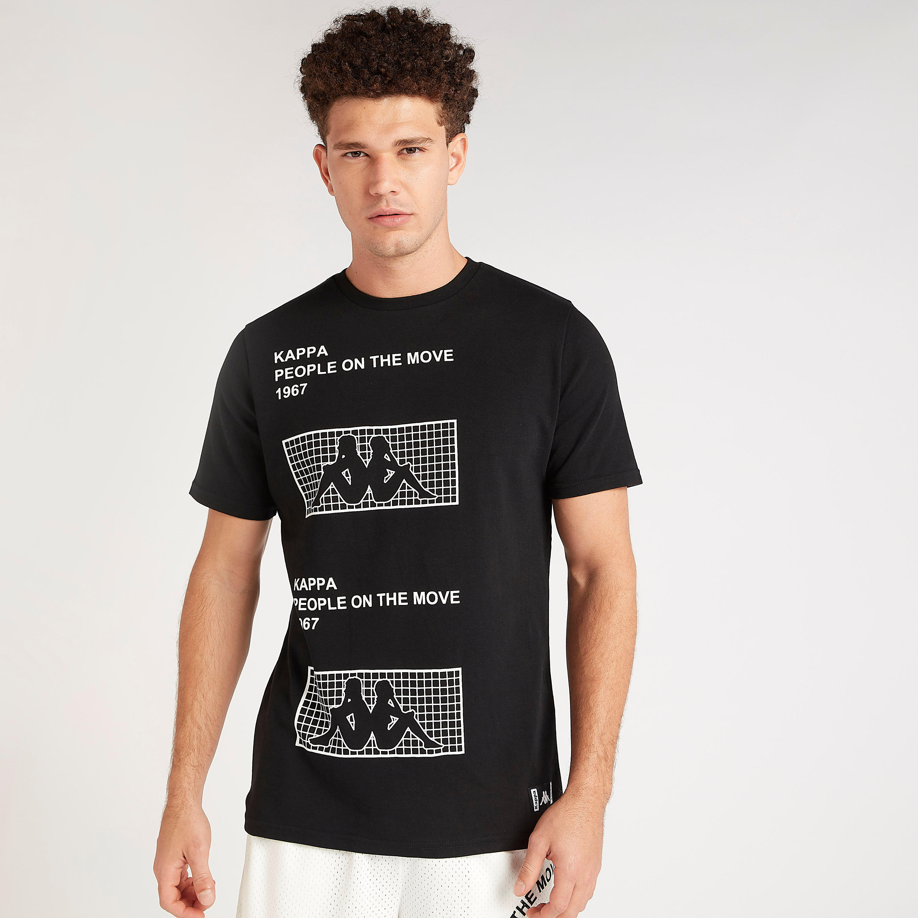 تيشيرت بطبعات وياقة ضيّقة وأكمام قصيرة من كابا-men-clothing-sportswearandactivewear-tshirtsandpolos-image-3