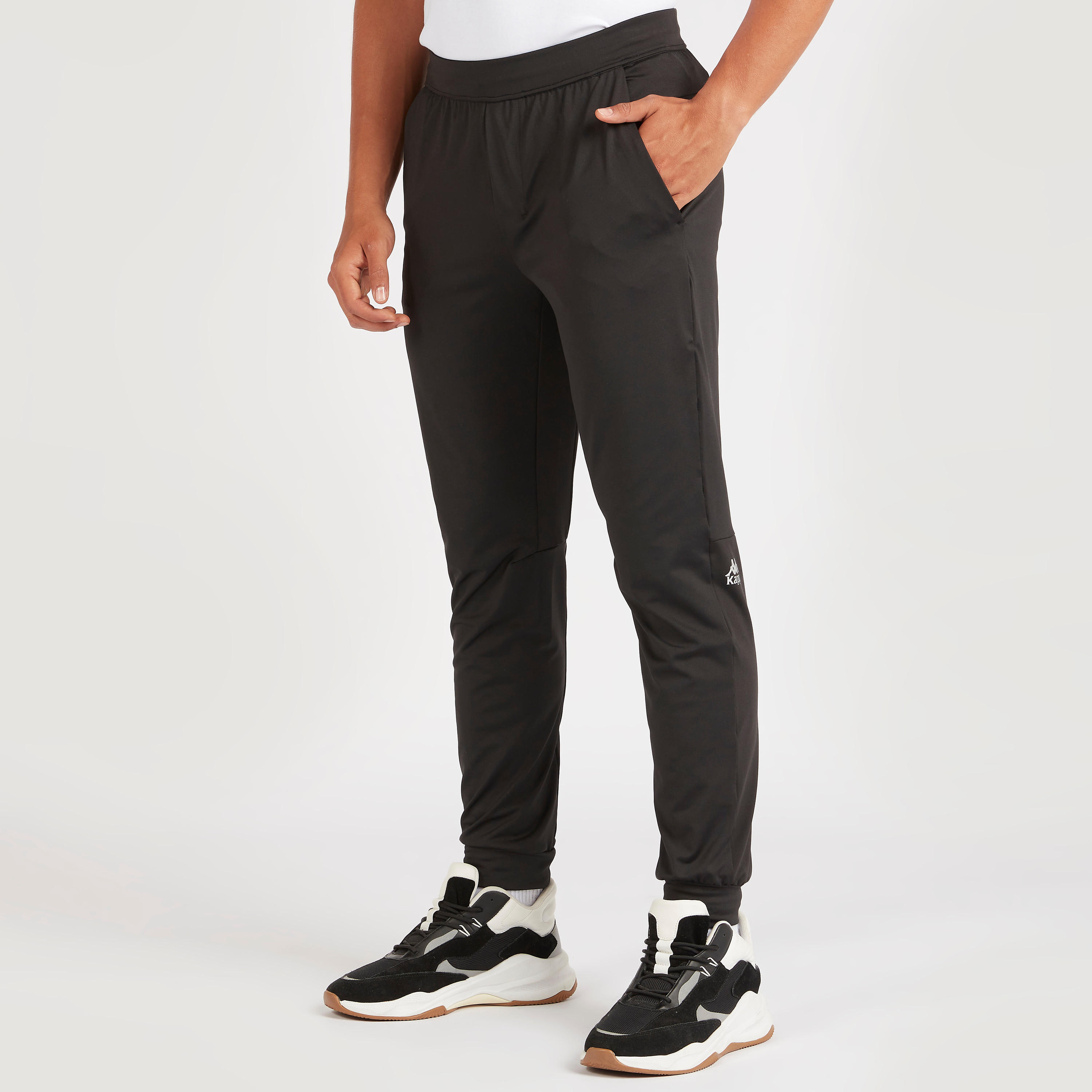 بنطلون رياضي سادة بخصر مطّاطي وجيوب-men-clothing-sportswearandactivewear-tracksuits-image-5